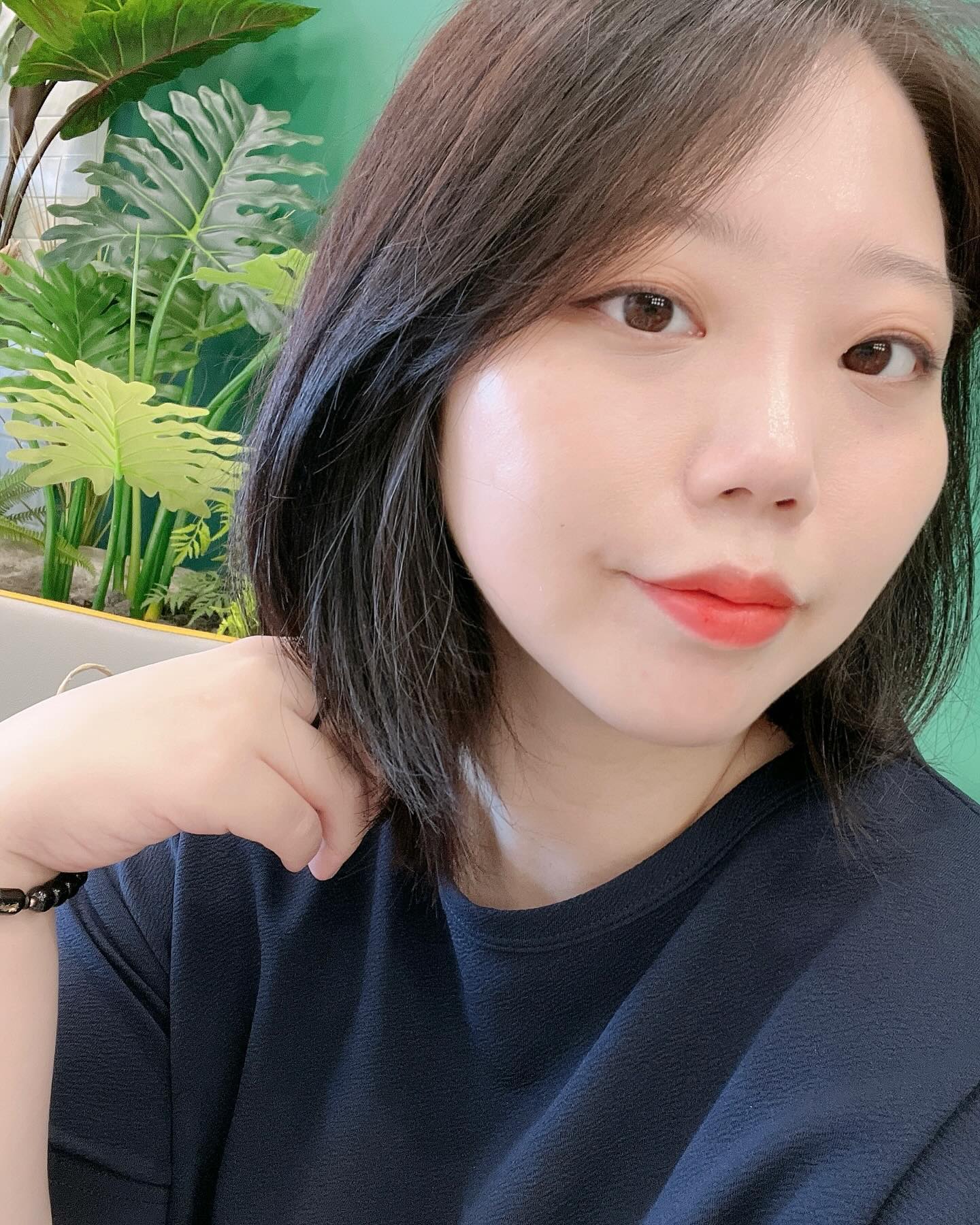 #임산부나들이

오랜만에 찍어보는 셀카
둘찌 임신 알고난 뒤로는 만사가 귀찮고 졸리고
머리만대면 졸고, 자고🥱

오랜만에 첫찌 옷도살겸 아울렛으로 나들이

날이 점점 더워지고 커피러버인데... 커피가아닌
다른 음료를 찾고있고ㅠㅠ 얼른 안정기되서 커피수혈을..

#일상#주말#주말나들이#14주5일#둘찌맘#이천카페#이천나들이#일상기록#일상스타그램#소통#소통환영#육아맘#fff#선팔#맞팔#선팔하면맞팔