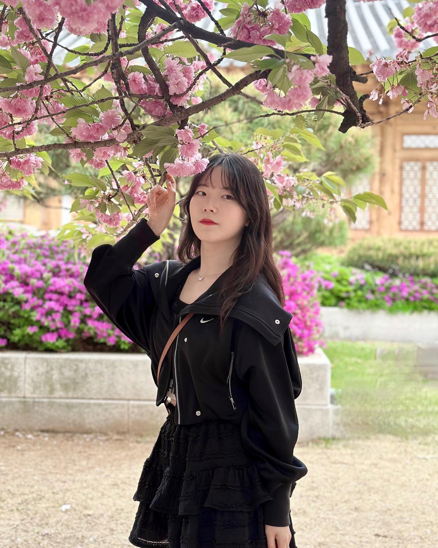 국회의사당 겹벚꽃 뿌시기 성공🌸
한국인, 외국인 다 엄청 많았네요🤣
이번주도 화이팅입니당٩(ˊᗜˋ)و
