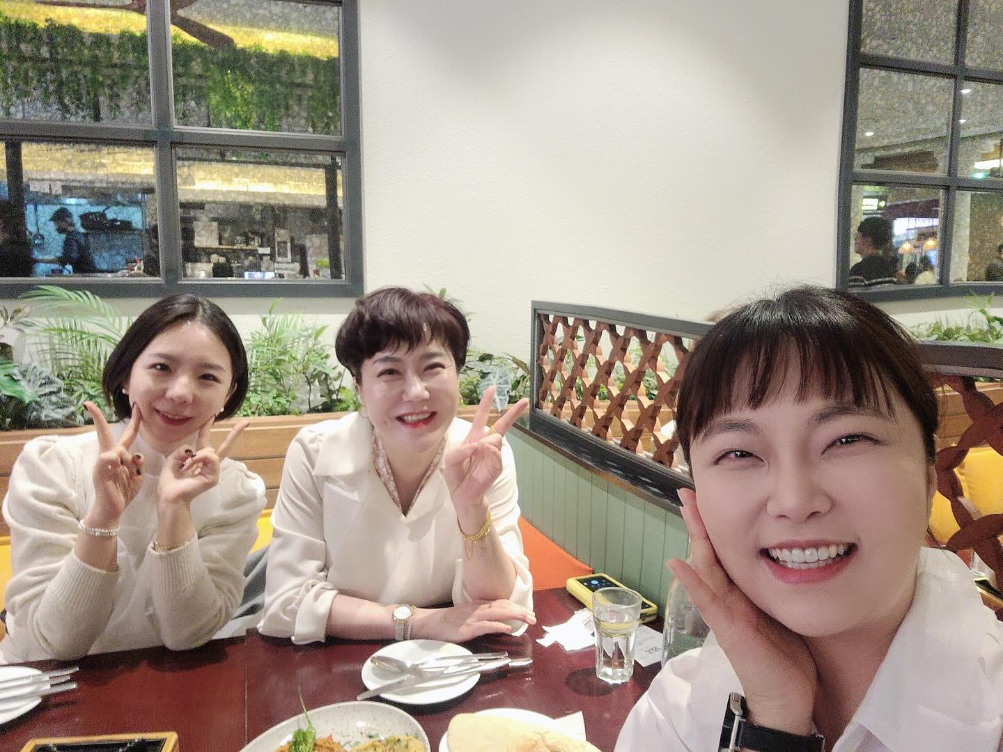 SLC 끝나고 중동음식 체험 ㅋㅋ 
.
좋은 기운 받고, 
맛있는 건강한 음식도 먹고 
.
다들 건강하자요 🥲
화이팅!!
.
.
#하머스키친 #D죠스 #중동음식 #건강합시다