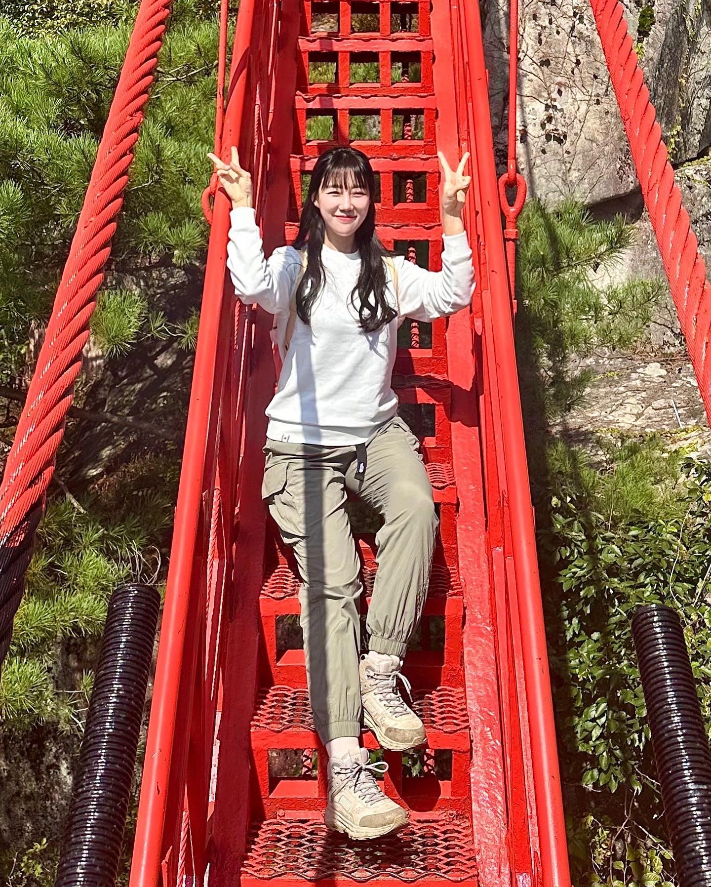 ♥︎ 
날이 좋아도 너우어어어아어어무 좋았던 날☀️

저 돌맹이가 동심바위라는데
다양한 동물이 보여서래욤😮

앞머리 봐도바도 바보같네🥲

.
.