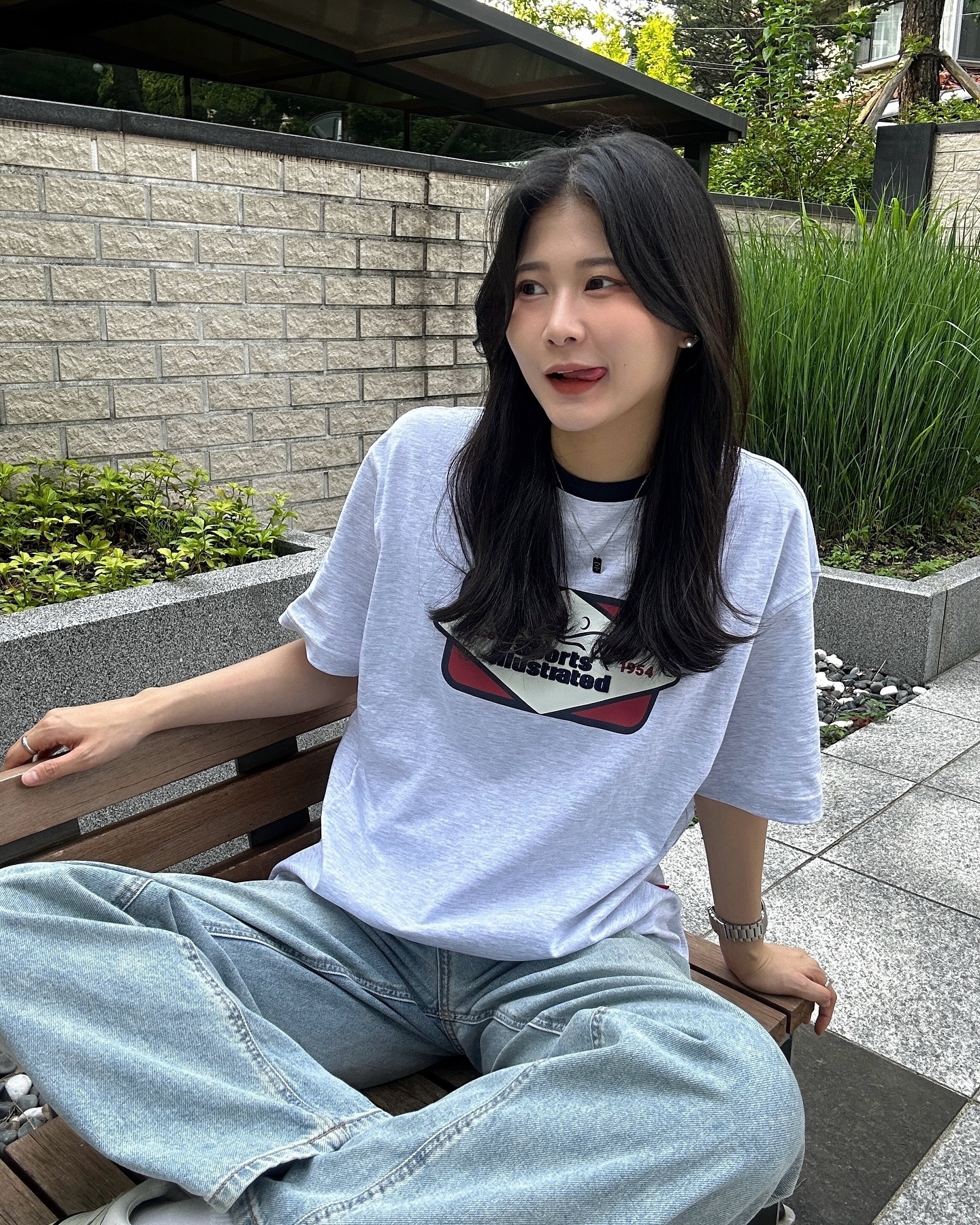 #협찬 sportsillustrated_fashion
🍀 귀여운 반팔입고 오랜만에 기분좋은 오후산책 🍀

로고 너무 귀엽당,,,ㅎㅎ 
24SS런칭한 브랜드 🖤 Sports Illustrated 🖤
많은 관심 부탁드려용

#sportsIllustrated #SportsIllustratedfashion #스포츠일러스트레이티드 #스포츠일러스트레이티드패션 #스트릿패션 #ootd #outfit #캐쥬얼 #캐쥬얼룩 #데일리룩 #데일리룩코디 #반팔티셔츠 #티셔츠 #반팔티 #반팔코디 #오오티디