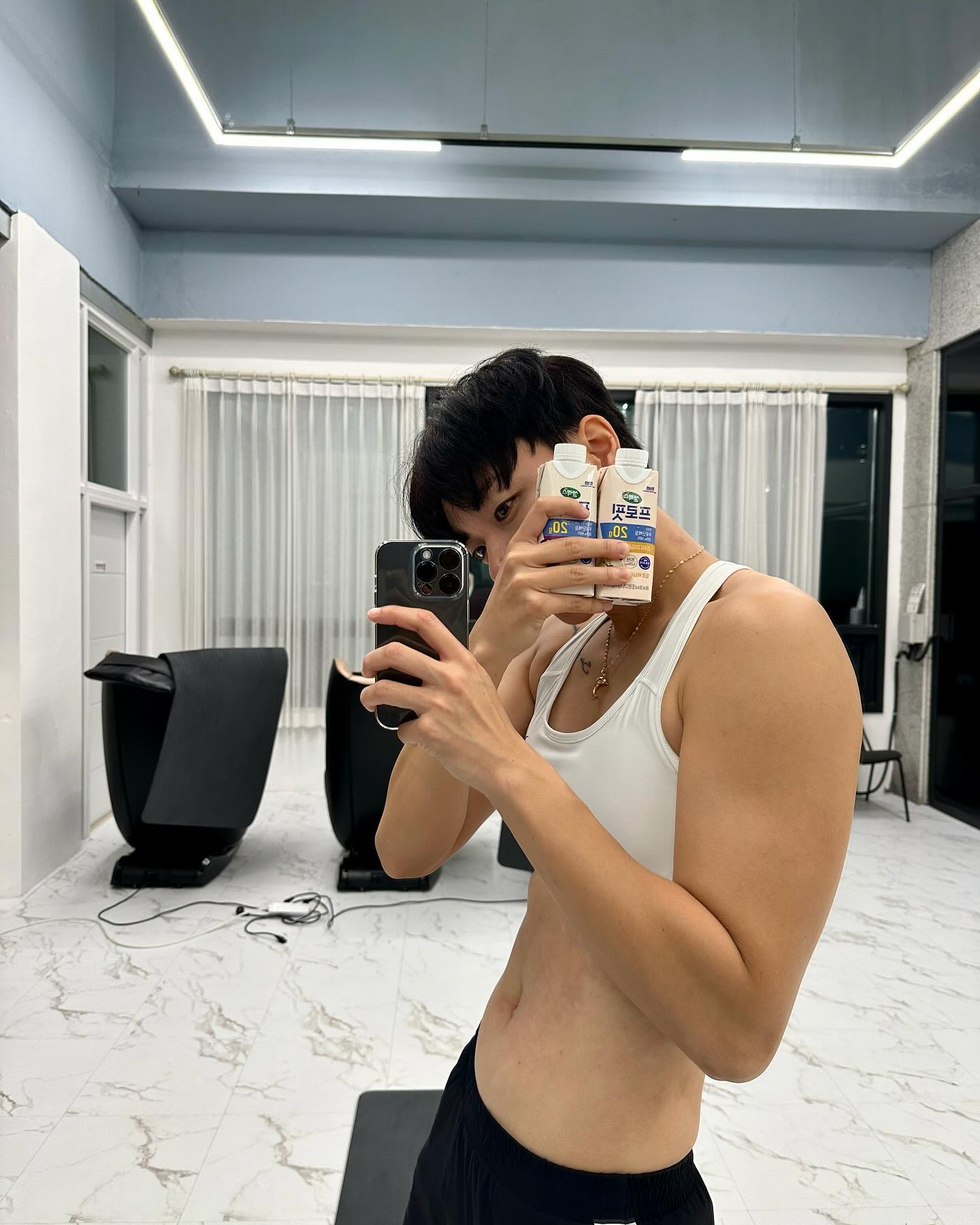 #광고

maeil_selex 🥛

프로핏터 solo 3주차 ,
시즌off와 함께 사라진 복근과 함께 진짜 바쁜 12월 🫠

놀고 먹고 갑자기 대표팀 시합뛰고 또 놀고 먹고
다시 열심히 동계하려니 겁나지만 ..🥹
내년도 미친듯이 부셔봐야지 🔥🔥🔥

셀렉스 어플로 식단 관리도 해주는데 나는 이것저것 다먹어서 칼로리보고 놀람😳 식단 촬영도 해서 알아서 정리도해주고 운동하는것도 편하게 입력할수 있어서 운동선수인 나에게 정말 편했다🙊

내가 먹은거 정리하고 운동한거 정리하는데 
포인트도 쌓이고 일석이조 🙊 

#셀렉스#프로핏#프로핏터#프로틴#프로틴음료 
#프로핏우유단백질#밀크단백질#MPI#우유단백질
#제로슈가#단백질#단백질음료#마시는단백질#단백질보충