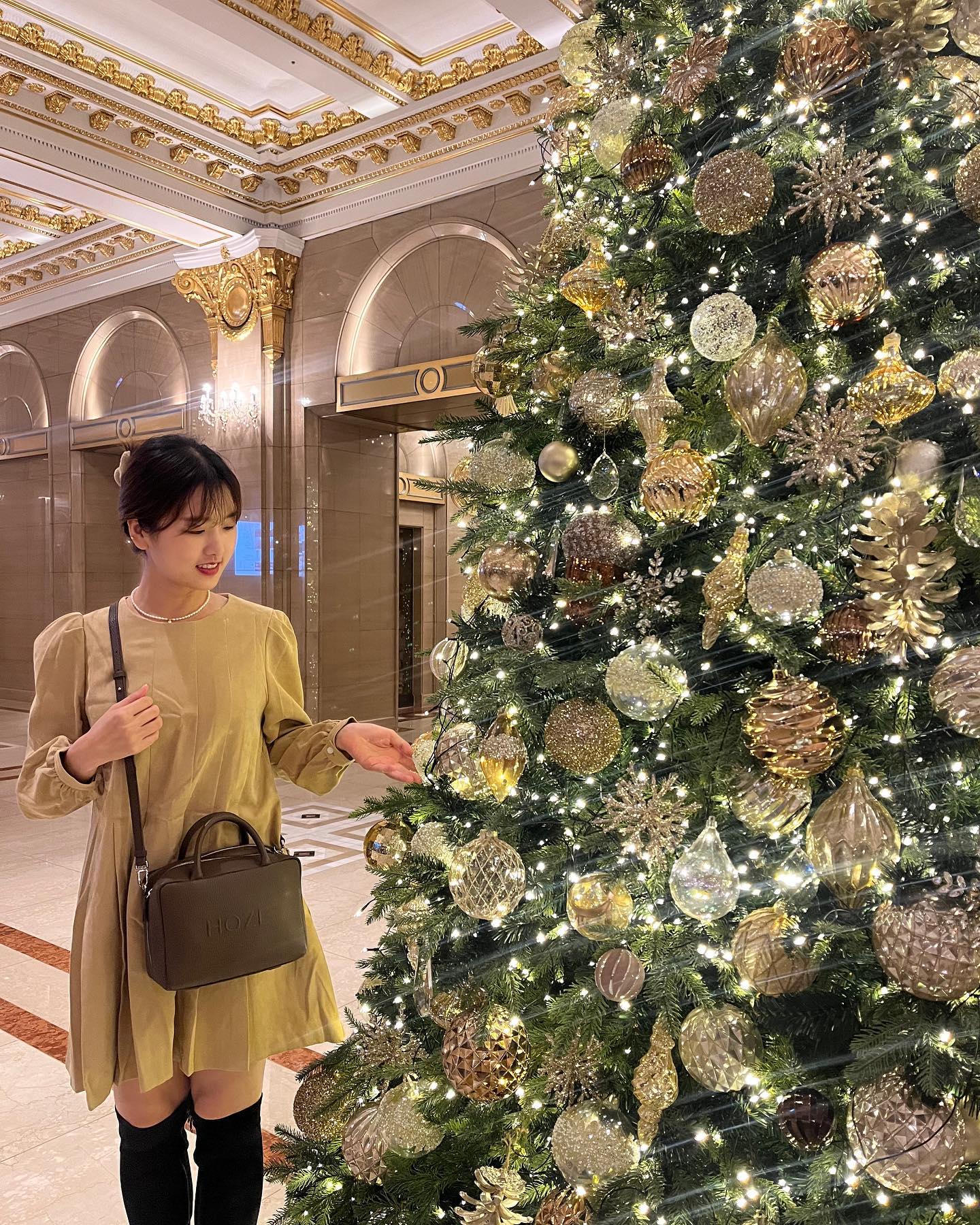 🎄in lottehotelsandresorts 
아침부터 밤까지 ✨🌌
롯데호텔 음식이 제일 맛있다 🍴
지난 롯데호텔 트리가 정말 예뻤는데 이번엔 어떻게 꾸며져있으려나 

#mylottehotelmoments #롯데호텔이그제큐티브타워 #롯데호텔서울 #롯데호텔라운지 #르살롱