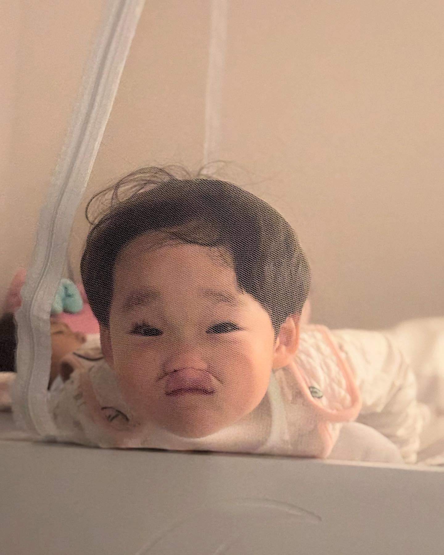 자려는데 계속 옆에서 쳐다보길래 보니깐ㅋㅋㅋ 어휴 진짜 웃기다ㅋㅋㅋㅋㅋㅋㅋㅋ박이현🤣🤣
