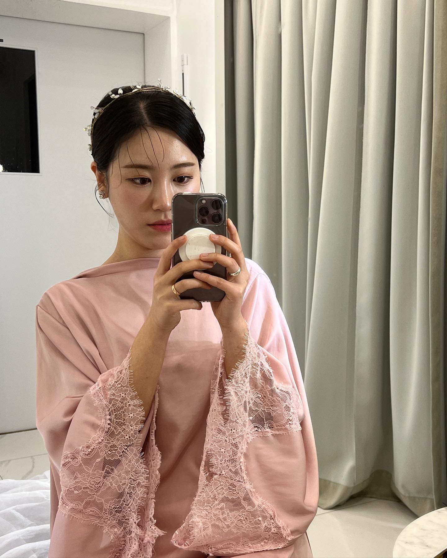 요즘 머리 묶는거 좋아합니다만..🤍
올해는 머리로 장난 많이쳐봐야지! 💈
#애교머리 #삼지창 #묶음머리 #머리스타일