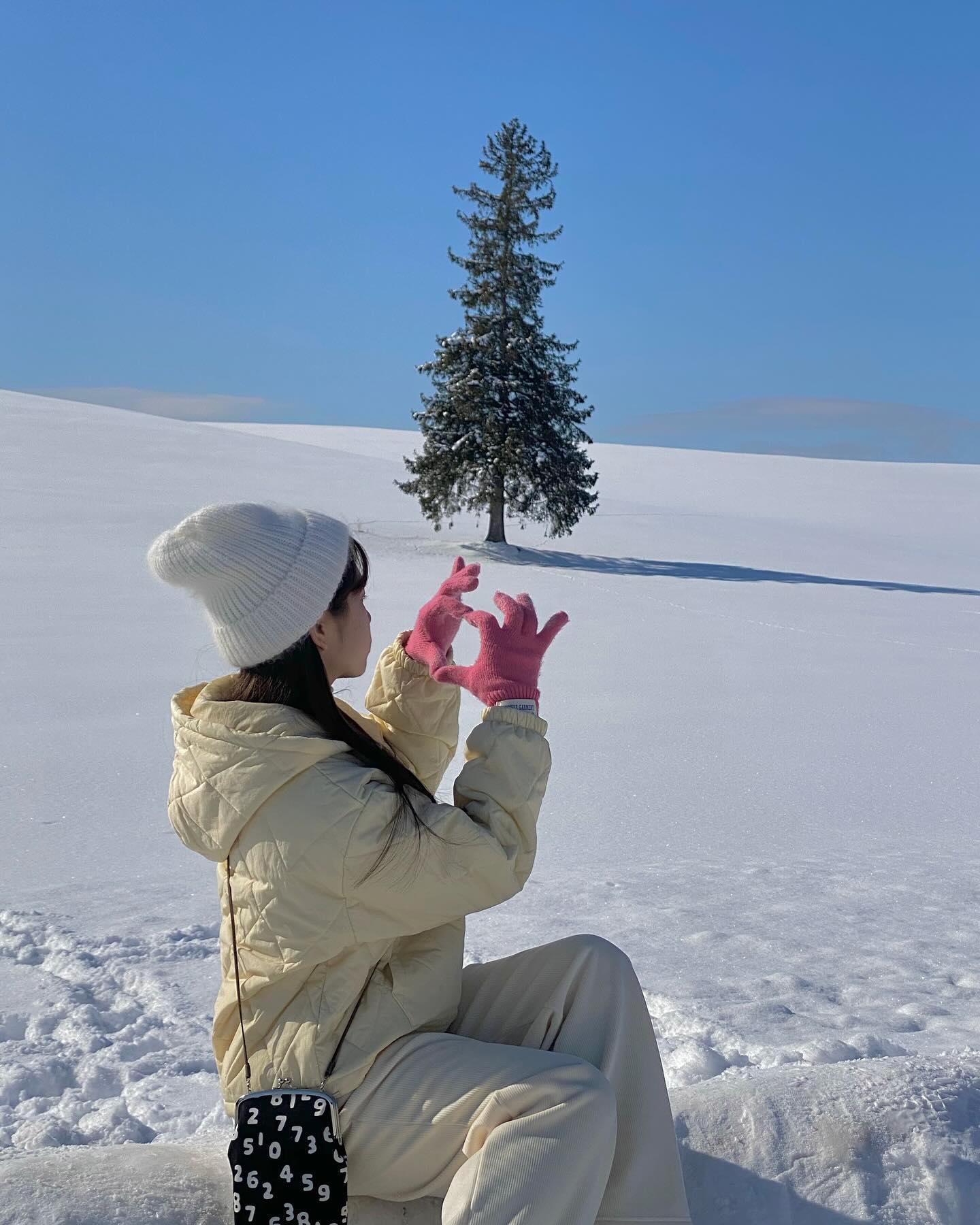 비에이 투어 이날은 유독 구름 한점 없이 하늘이 맑고, 이뻤던 날〰️🤍날씨요정 여기욥🧚🏻❄️