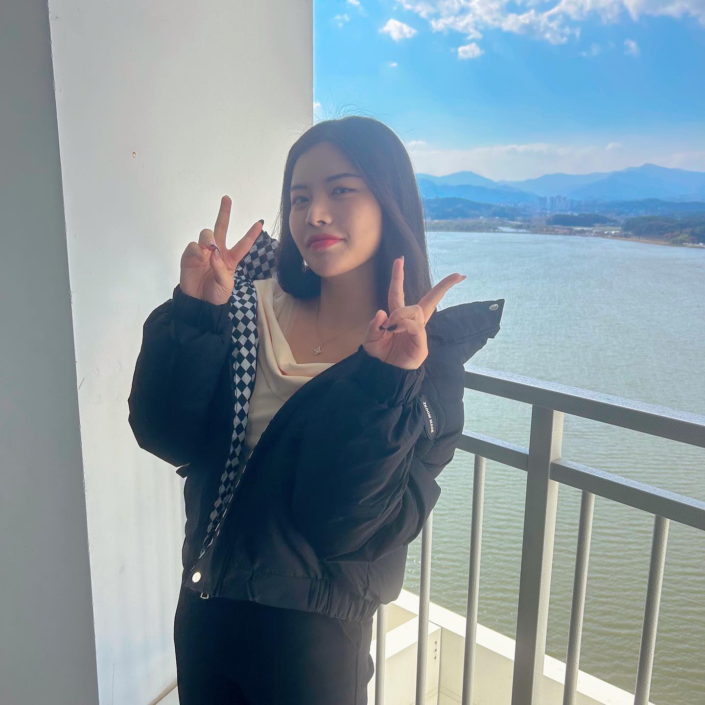 날씨요정 윤또랑 가는곳마다
날씨 너모 좋았던 강릉여행❤
또갈래 또또또!!!
영상...취해서 제대로 걷지도 못하지만
또 나름 잘걸음
맥주협찬 아님 패딩협찬맞음❤
.
.
.
.
.
#협찬 #5주년 #강릉여행 #강릉 #구블리 #구블리패딩 #취함 #3박4일 #20병클리어