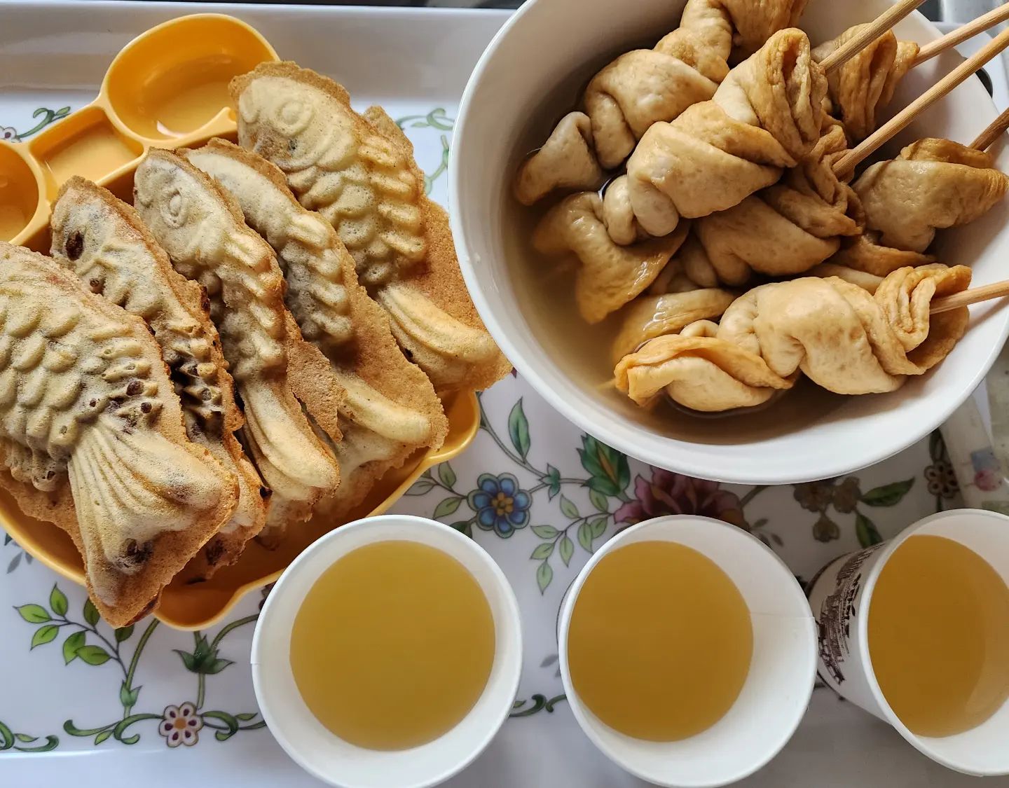 붕어빵과 어묵꼬치.
요즘 우리집 딸내미들 오후간식이 되었다.
