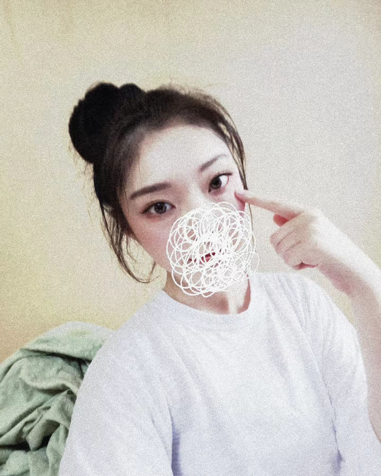 왜 벌써 월요일인가....
난 침대를 벗어나고 싶지 않았는데...!!

#snow #y2k #셀카 #필터 #월요일 #월요병 #침대밖은위험해 #infp #isfp