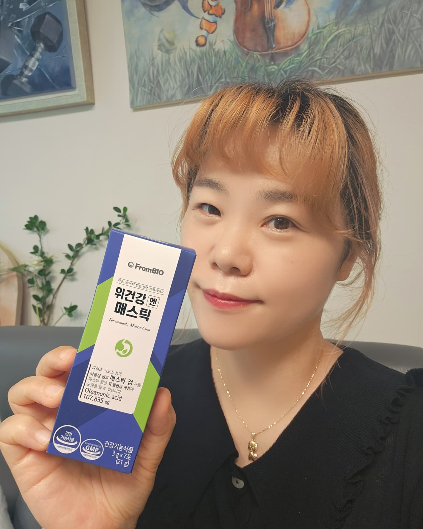 #협찬 

현대인 중에 위가 편한 사람이 몇이나 있을까 싶어요^^
위 불편감 개선에 도움을 받을 수 있는
<위건강 엔 매스틱>먹어보고 있어요.
이병헌이 선택한 위건강 매스틱 상품이에요.

회식이나 술자리, 과식, 야식 등 후에 속이 불편하신 분들
여기여기에요~

위건강에 좋다는 매스틱 제품 고르실 땐
건강기능식품 마크 꼭 확인하시구요.

프롬바이오 위건강엔매스틱 제품은
✨️위산 역류, 경미한 속쓰림, 불안시 복통, 상복부 위 불편 유의적 개선 확인
✨️기능성 원료 인체적용시험결과 확인
(식약처 개별인정형원료 매스틱검 사용)
으로 지속적인 위불편감을 1일 1포로 간편하게 관리할 수 있어요~

1초에 5박스씩 판매되는 위건강엔매스틱~
회식자리 필수템으로 인기 많은데요.
선물하기 딱 좋은 제품이랍니다.
오직 🎁카카오 선물하기 통해 선물하거나 구매할 수 있어서
만나기 더 간편해졌어요. 

#프롬바이오 #매스틱 #위건강 #위불편 #속쓰림 #선물하기 #회식필수템 #이병헌 #술자리 #카카오톡선물하기 #회식

frombio_official