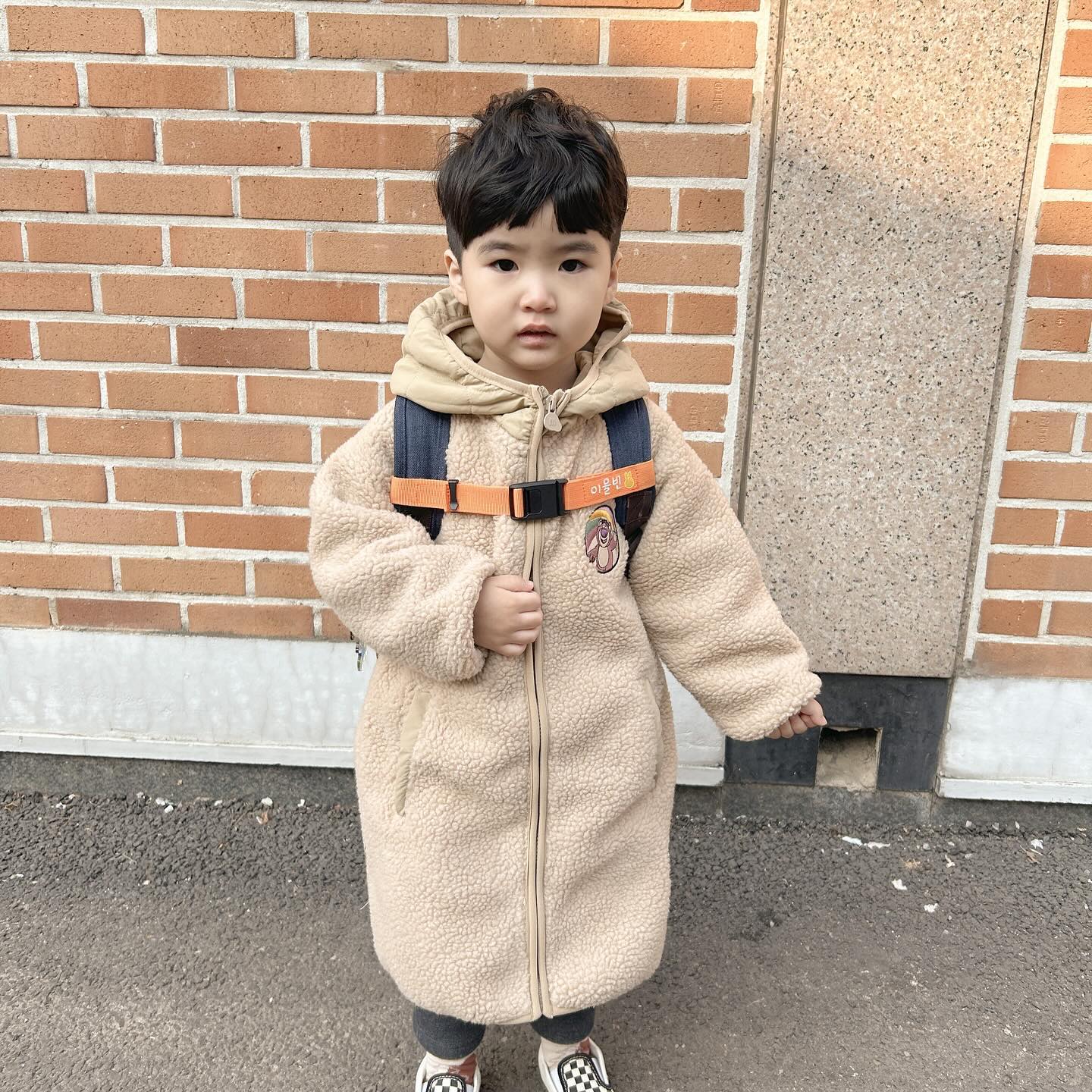 𝚈𝚄𝙻𝙱𝙸𝙽 + 1218 ᴅᴀʏs ◡̈

-

율빈이 40개월 돌파!!♥
40개월 진입한거 너무너무 축하해~😽

이쁜 꼬까옷 입고 등원하는데 날이 너무 좋았다
봄이 조금씩 다가오는 느낌? 🤎

좀더 애기때 지문등록한거 다시 등록하러
하원하고 경찰서가서 지문등록해따 😊

첨엔 경찰서 들어가기 무서워했는데 
율빈이가 좋아하는 로보카폴리랑 똑같은
경찰구조대라고 하니까 너무 좋아하면서
들어갔다 ㅋㅋㅋㅋㅋㅋ 😆