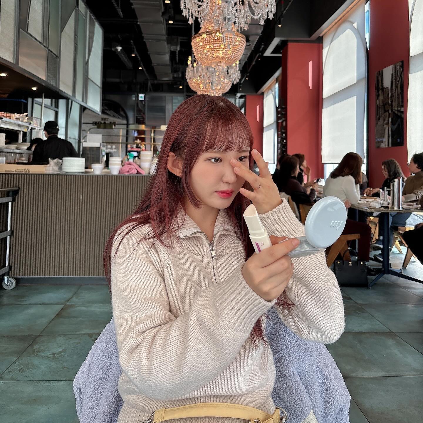 #협찬 touchinsol.official 
.
베이스밤부터 맘에 든 터치인솔에서 나온
스틱 하이라이터🤪🩷
.
얇고 맑은 광이 챠르르 발리는데
발림성 좋고 별도의 도구 없이 쓱쓱 바르기 좋아서 요즘 최애탬❤️❤️
.
.
.
#협찬 #터치인솔 #touchinsol #터치인솔하이라이터 #하이라이터 #하이라이터추천 #하이라이터스틱 #핑크빔 #데일리메이크업 #비건화장품 #광채메이크업 #물광피부