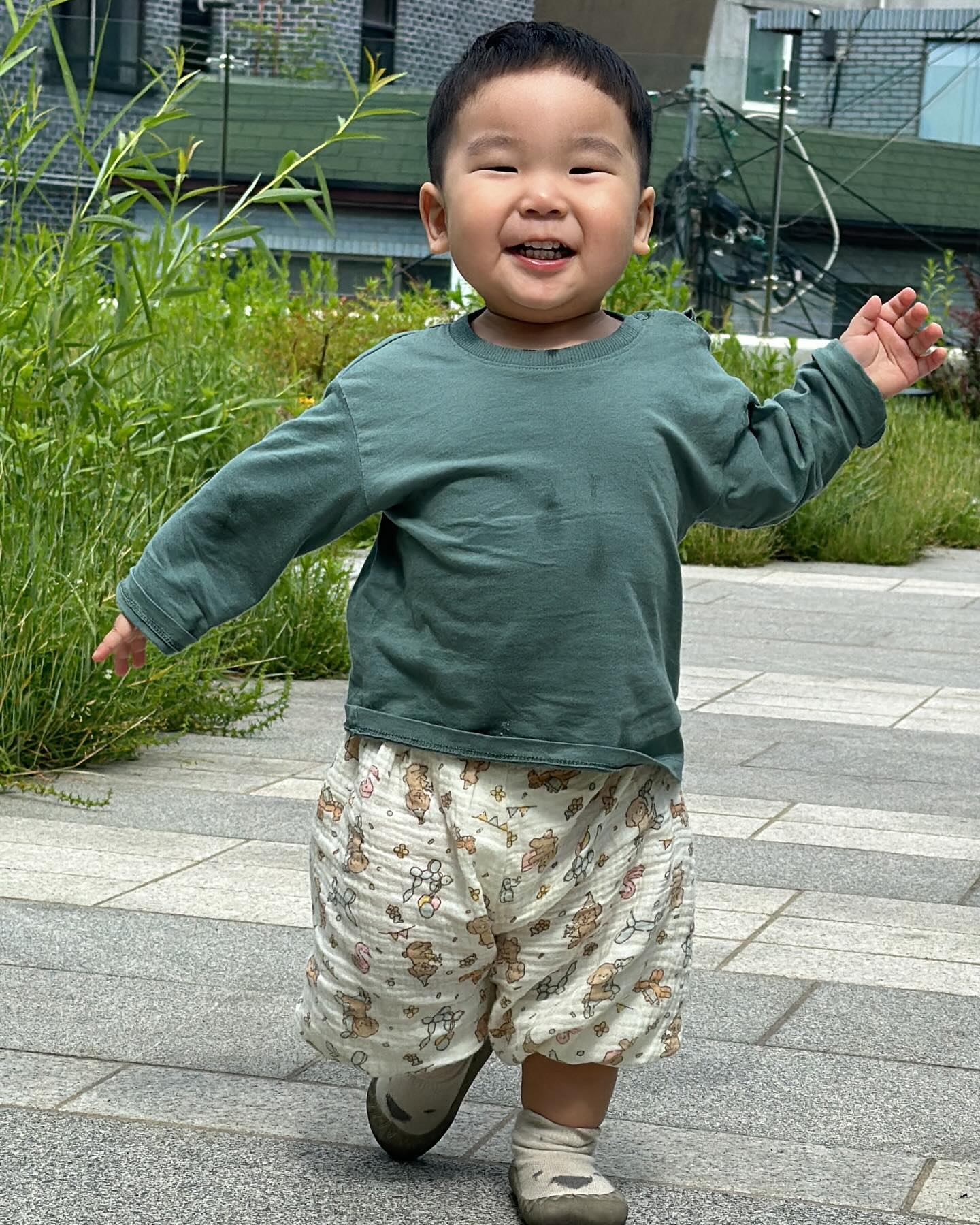 어버이날 우리 서우는 수족구 이슈로 직장에 있는 나를
 어린이집으로 소환 병원 갔는데 수족구가 아니라네😭😭 
다행이면서도 내 반차 …내가 어버이라니 아직도 어색해☺️

#수족구#어버이날#도치맘#아들스타그램#아들#내새끼#박오복#오복이#흑묘띠#흑토끼띠#토끼띠맘#육아#육아소통 #맘스타그램 #육아일기#소통