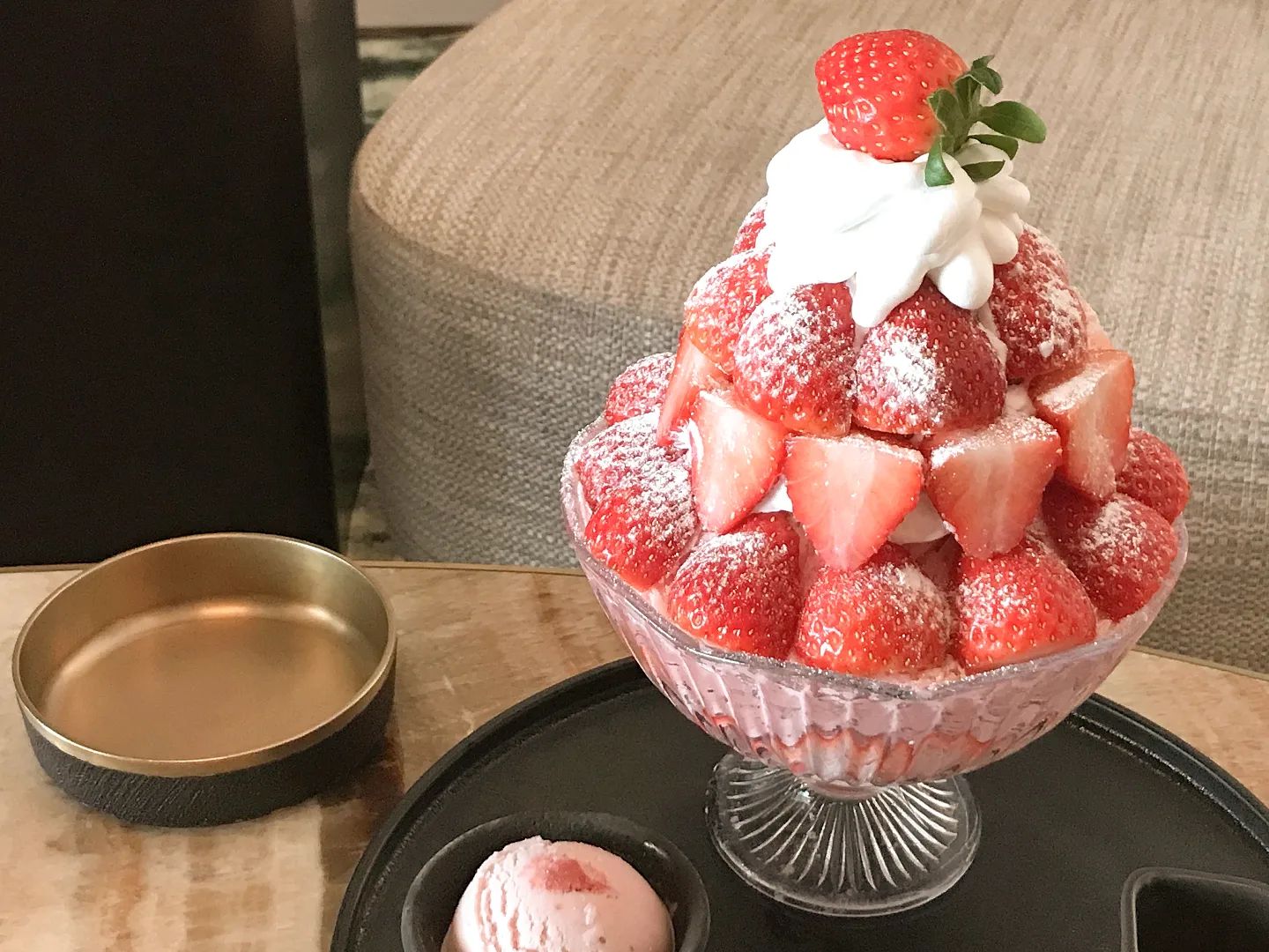 백일 사진찍고서 #롯데호텔 #딸기빙수 먹으러 💛
딸기가 한가득🍓🍓
#중문#롯데호텔#제주롯데호텔
