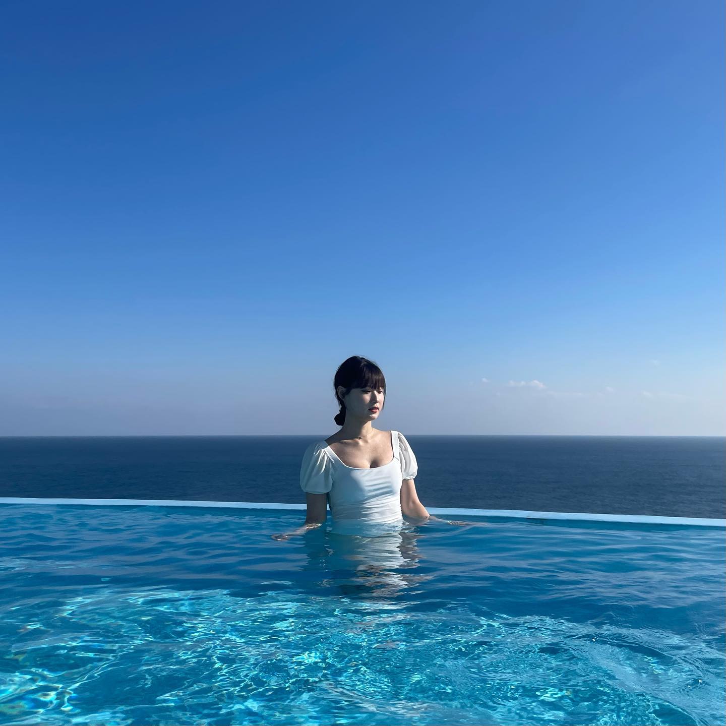 따듯하고 이쁘고 다하는 인피니티풀
(물 밖은 추워쥬금..🤧)

#속초 #속초롯데리조트 #속초여행 #속초숙소추천 #오션뷰 #인피니티풀 #속초인피니티풀 #속초가볼만한곳 #속초바다 #동해바다 #수영복 #모노키니 #여행스타그램 #와인스타그램 ##sokcho #resort #sokchotravel #travel #instagram #instaphoto #f4follow
