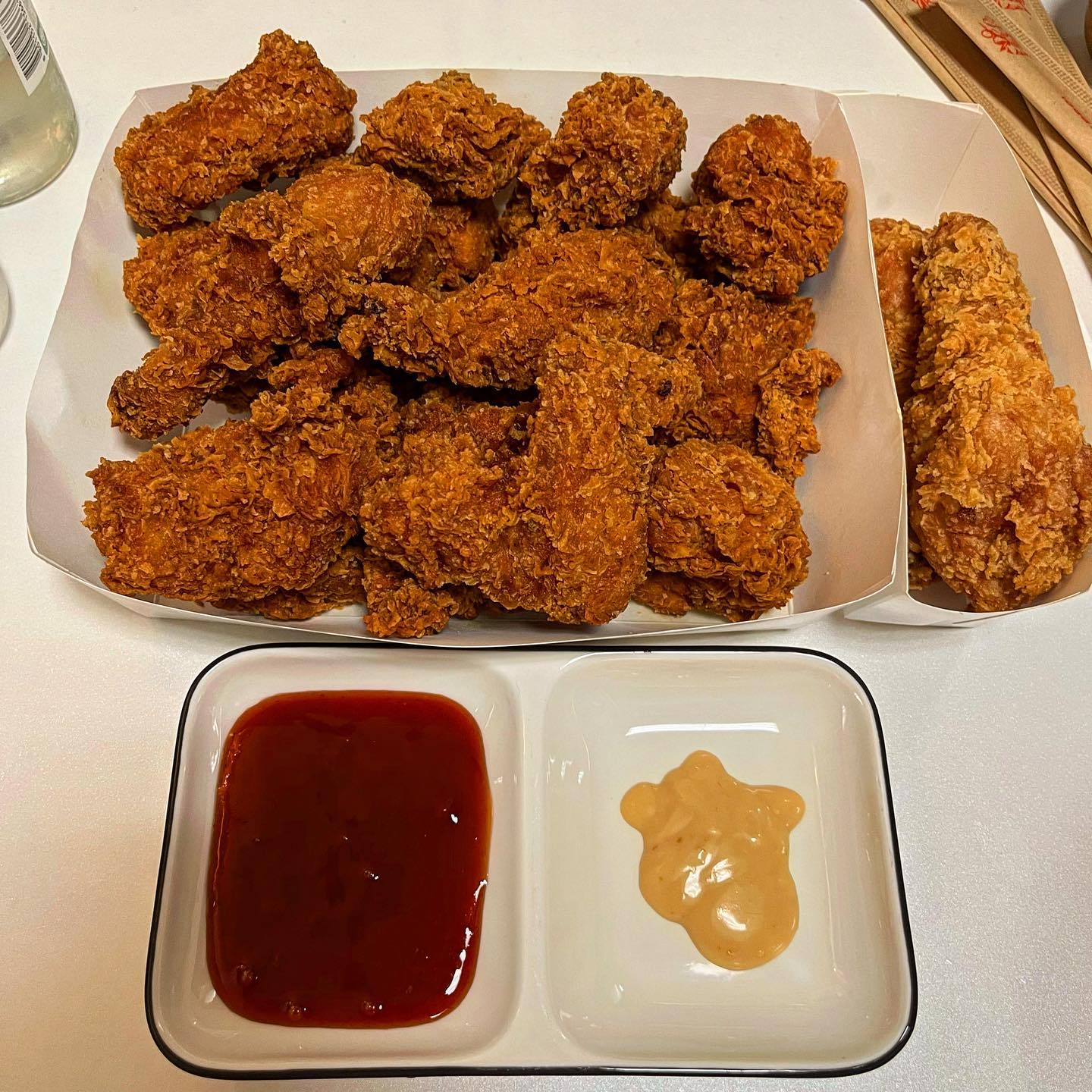 BBQ 치킨

핫황금올리브만 먹다가
황금올리브 닭다리 추가했는데
맛이 없네 역시 황금올리브는 
#핫황금올리브 

+ 스모크치킨도 맛있음🙂