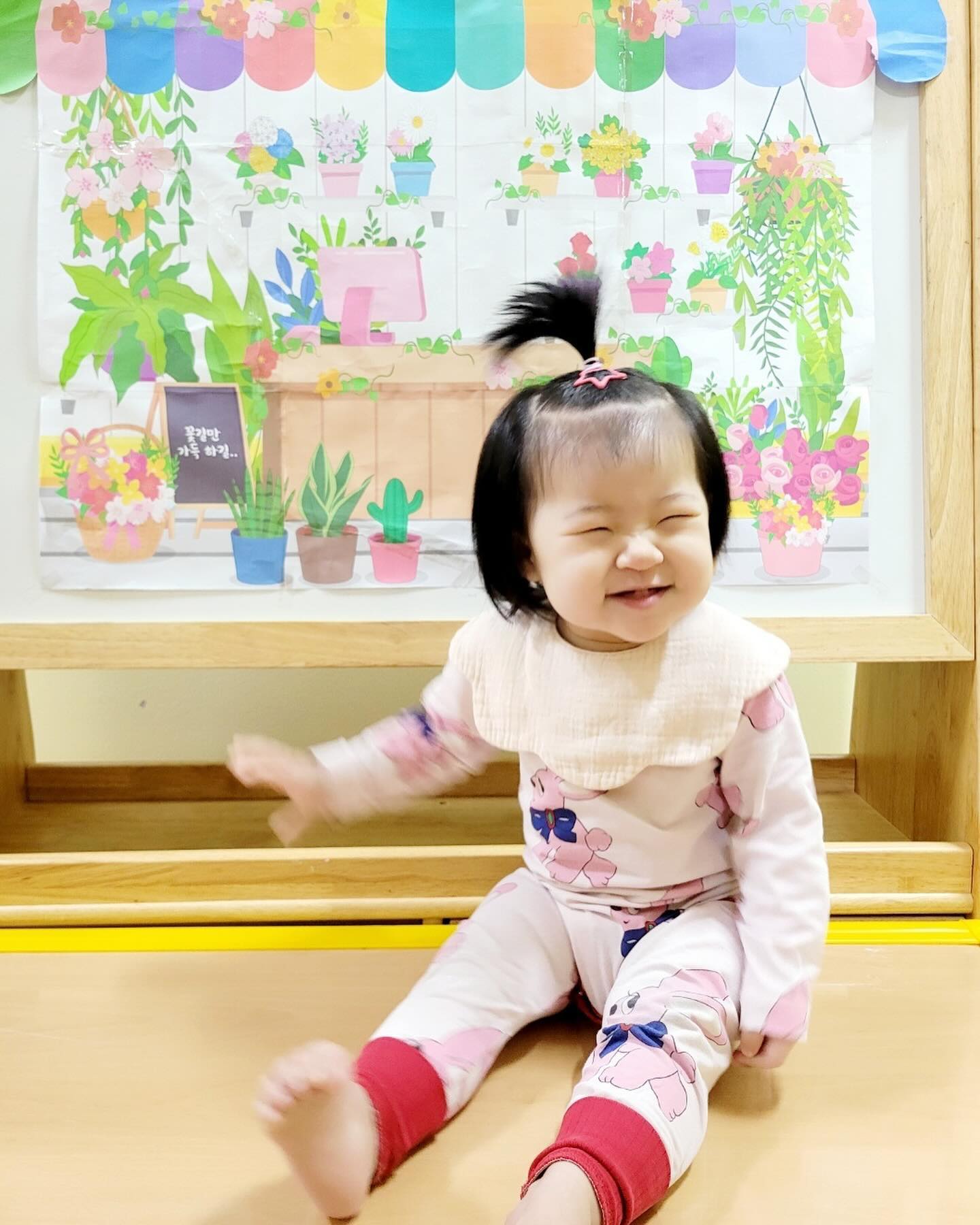 원더윅스가 한고비 넘었는지 전보다는 조금 더 잘자주는 효서❤️
그래서인지 컨디션도 좋고, 아침에도 일어나면 방긋방긋☺️
일어나서 칭얼대지않고 혼자서 잘 놀다가 배고프면 찡얼대고 ~ 
보고싶엉😘