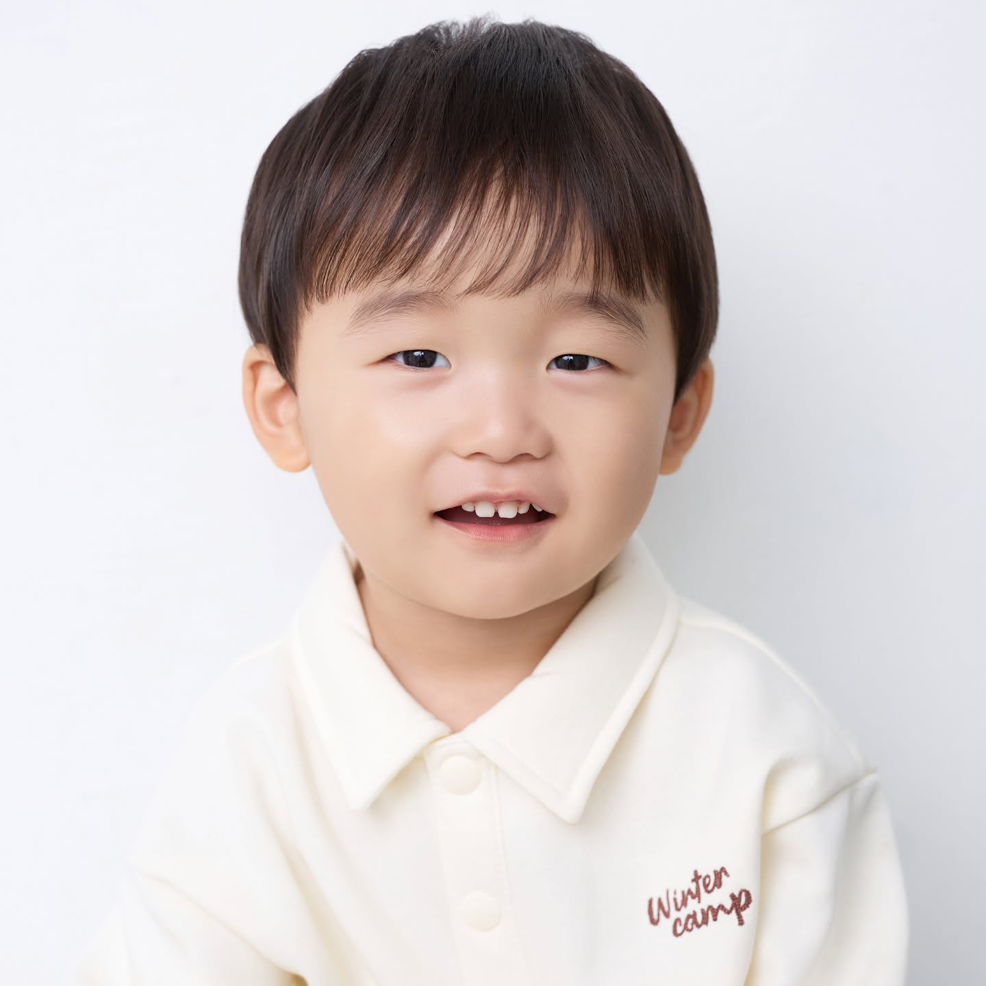 이번에 촬영한 수호 프로필😊

#28개월아기 #곧4살

2025년부터 다시 시작해보자!
작가님과 메이크업실장님 덕분에 예쁜 사진촬영했어요!! 넘넘 감사합니다^^ 또 뵙겠습니다♡

spinoff_kids
chloehan_makeup