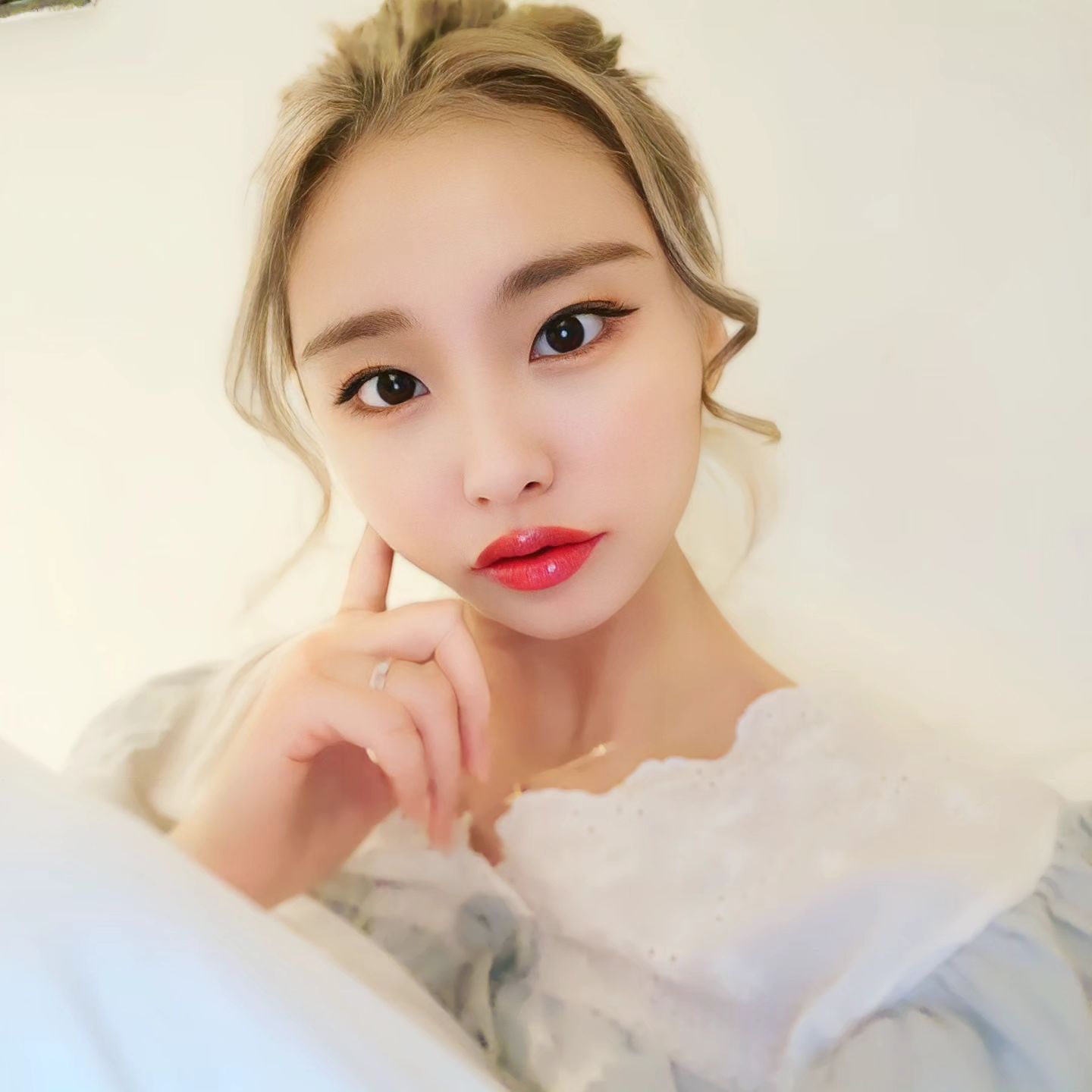첫번째만 화질개선했다ㅜㅜ포토샵은 카메라 어플빨..ㅎ
#청주 #잠옷 #공주님 #공주님인척 #셀카 #좋아요 #댓글 #DM