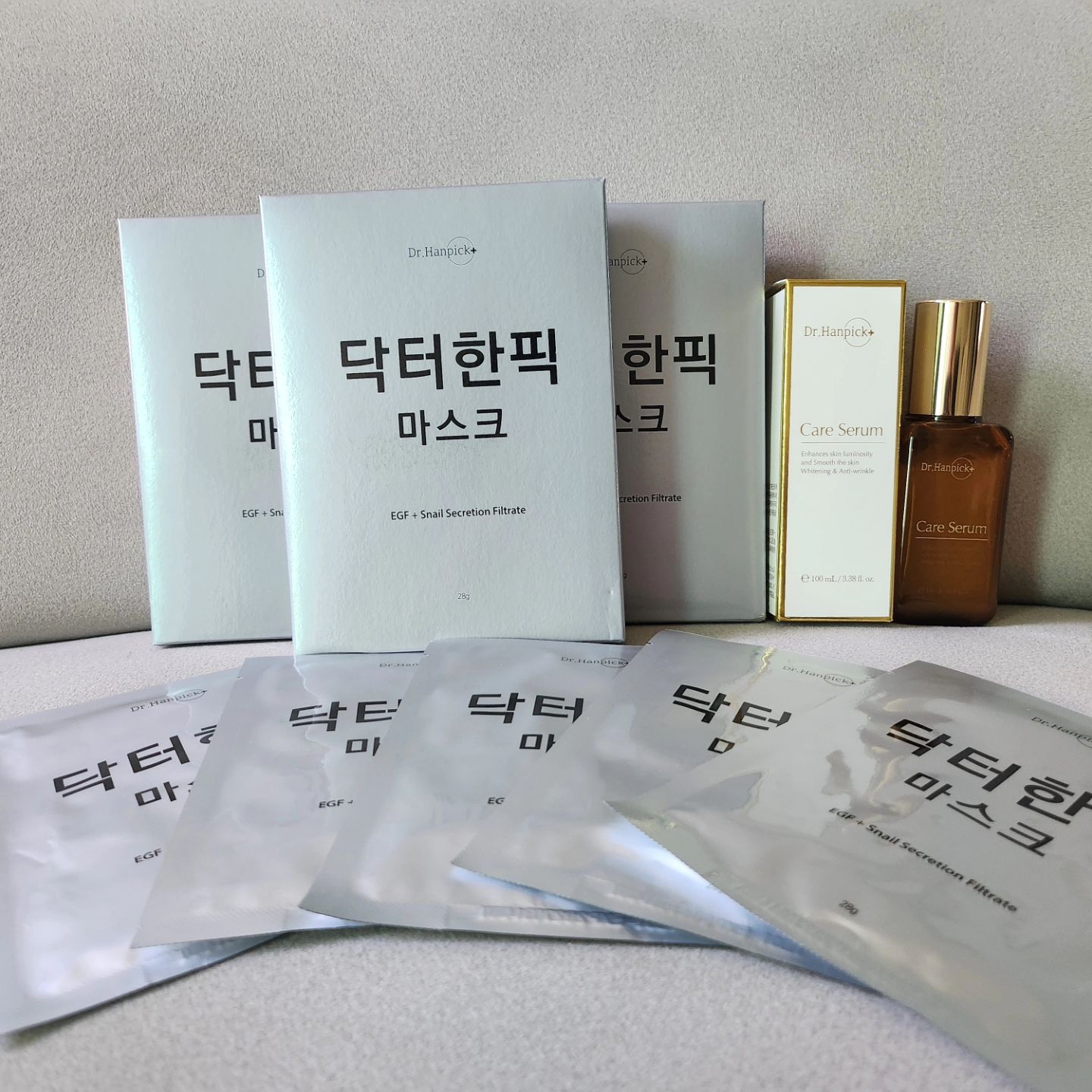 #협찬 #닥터한픽 #닥터한픽팩 #진정세럼
💦닥터한픽 케어 세럼 

내 피부타입에 대한 상담 후에 적합한 제품을 추천하여 고객들에게
맞는 제품을 쓰도록 해주는 닥터한픽

에스테틱 운영 경험과 피부전문가들의 피부 고민에 대한
수많은 경험과 노하우를 바탕으로 개발이 된 글로벌 코스메틱 브랜드 닥터한픽

세럼은 지친 피부에 영양 가득 케어세럼으로 충전을 할 수 있는 미백 주름개선 이중 기능성 화장품 닥터한픽 케어할 수 있구요!
넉넉한 용양으로 피부에 영양을 듬뿍 선사하는 제품이예요!
피부보습까지 책임지고 있답니다.

#닥터한픽마스크팩 은 거칠고 생기 잃은 피부에 수분을 공급하고 피부 진정까지 도움을 주는 프리미엄 마스크팩이예요!
피부수분이나 피부각질을 제거해주고, 유수분 밸런스 컨트롤까지!!
세럼과 함께 사용한다면 피부 올 케어 가능하답니다!
더욱 효과가 좋으니 함께 사용해보세요!

닥터한픽 케어 세럼은
한가위 대찬지 이벤트로 9월 30일까지 케어세럼 1+1 이벤트를 진행하네요. 참고하세요!

#피부과화장품 #병원화장품 #피부과세럼