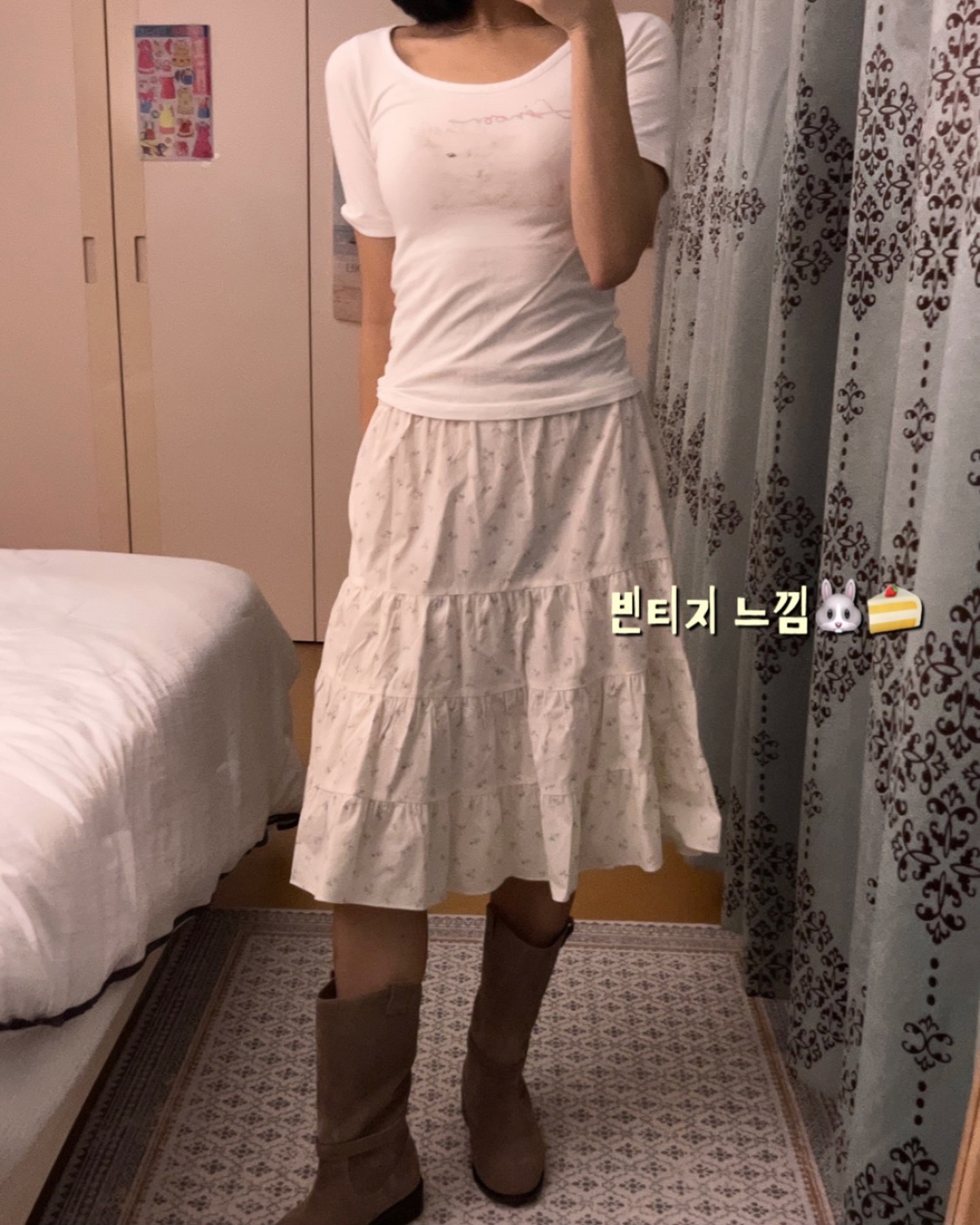 💌빈티지를 좋아하는 @@에게〰️

오늘은 약간 토끼🐰가 생각나는 룩

우연히 인스타 둘러보다가 만난 slowblow.shop 💗
코디들이 몽글몽글 쏘 큐트..🤍 

감사하게도 선물 보내주셔서..예쁘게 입는 중🫧 #제품제공 

요 치마도 slowblow.shop 제품인데 이 친구 왕 강추입니다. 엄청 편하고 부츠랑 궁합 좋아서 가을까지 뽕 뽑기 가능〰️

⋆ 잔잔한 플라워 패턴이 안 촌스럽고 러블리함..💞
( 겨쿨이라 상의 플라워 패턴 보다는 주로 하의에 패턴 있는 거 입는 편..👀)
⋆ 뽀용뽀용 러블리 빈티지 느낌 좋아하는 분들 쇼핑몰 놀러오시면 취향저격 많으실 겁니다..💗

💁‍♀️코디 정보는 프로필 링크 확인 & 스토리 확인해주기🍰

💁‍♀️모든 협찬은 다~제 돈 주고 사도 안 아까운 제 스타일 애들만 받는 중입니다! 그리고‼️ 이 넓은 세상 속 저를 찾아주셔서
진심으로 감사합니다🙇‍♀️

무슨 수상소감 같지만,, 최근 인스타 공구?에 당한지라….ㅎㅎ
저를 팔로우 해주시고 막 응원해주시는 고런 분들께 
그런 그저 팔이피플로 남지 않고 !!! 
진심으로 코디 고민 나누고!!!!!!예쁜 템 저렴하게 구매하실 수 있게 찾아보고!! 하나 사면 뽕 뽑을 수 있게 돌려입기도 자주 
보여드릴게요..🤍 결론은 뭐다❓감사합니다..〰️💕