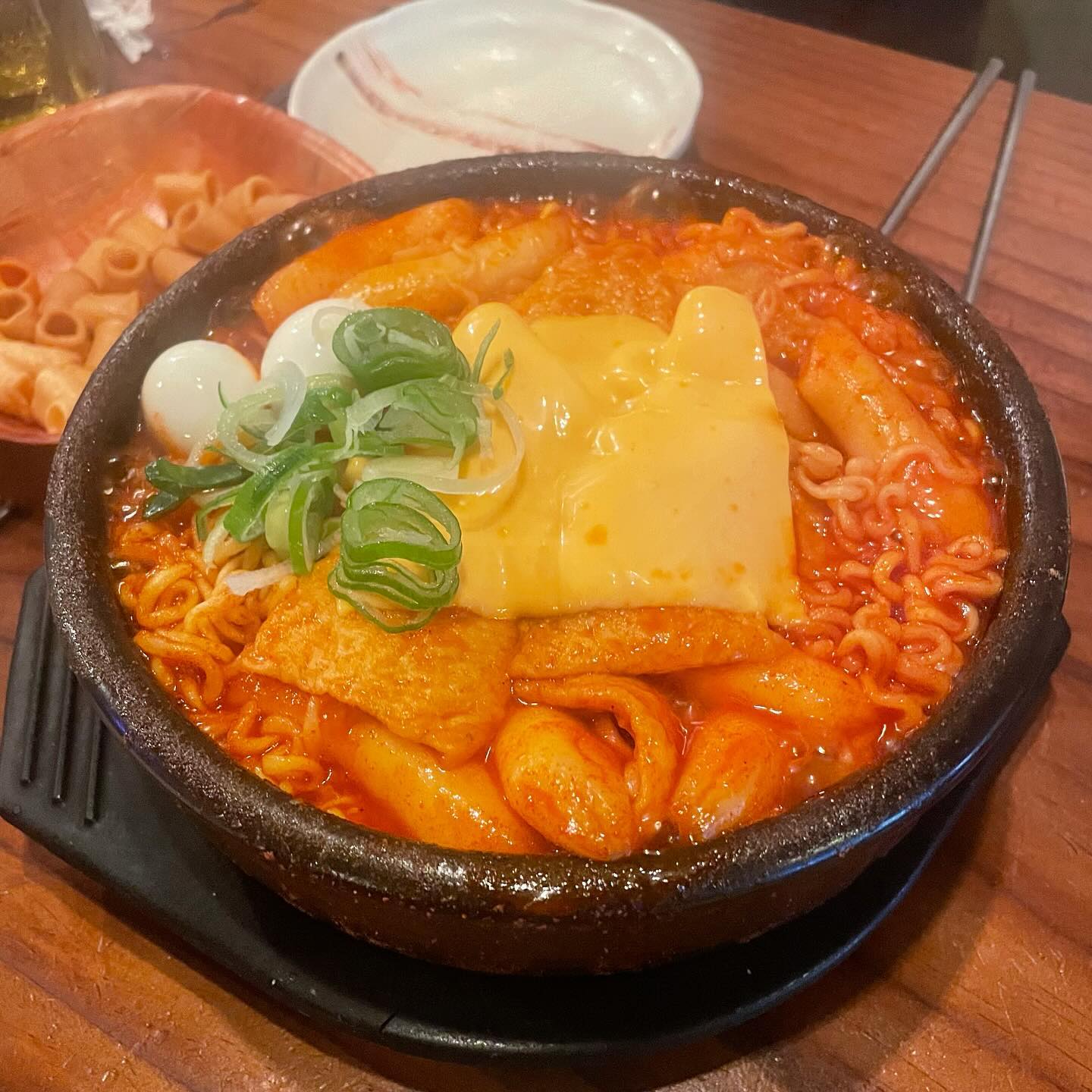 간만에 역전할맥 
할맥 내가 요즘 격조했져?ㅎ
날 더워지면 사원한 생맥 마시러 주구장창 갈듯😍

🎀치즈라볶이 
언제부터 이렇게 맛있었던 거야?!
살짝 매콤하면서 귝물까지 떠 먹게 만드는👍

🎀갈릭빠다포테이토 
완전 내스타일❤️
무조건 살찌는 맛인데 안 먹을 수 없어…🤣

#할맥 #역전할맥 #생맥 #살얼음맥주 #치즈라볶이 #갈릭빠다포테이토 #선팔맞팔 #먹팔 #먹스타 #먹팔환영