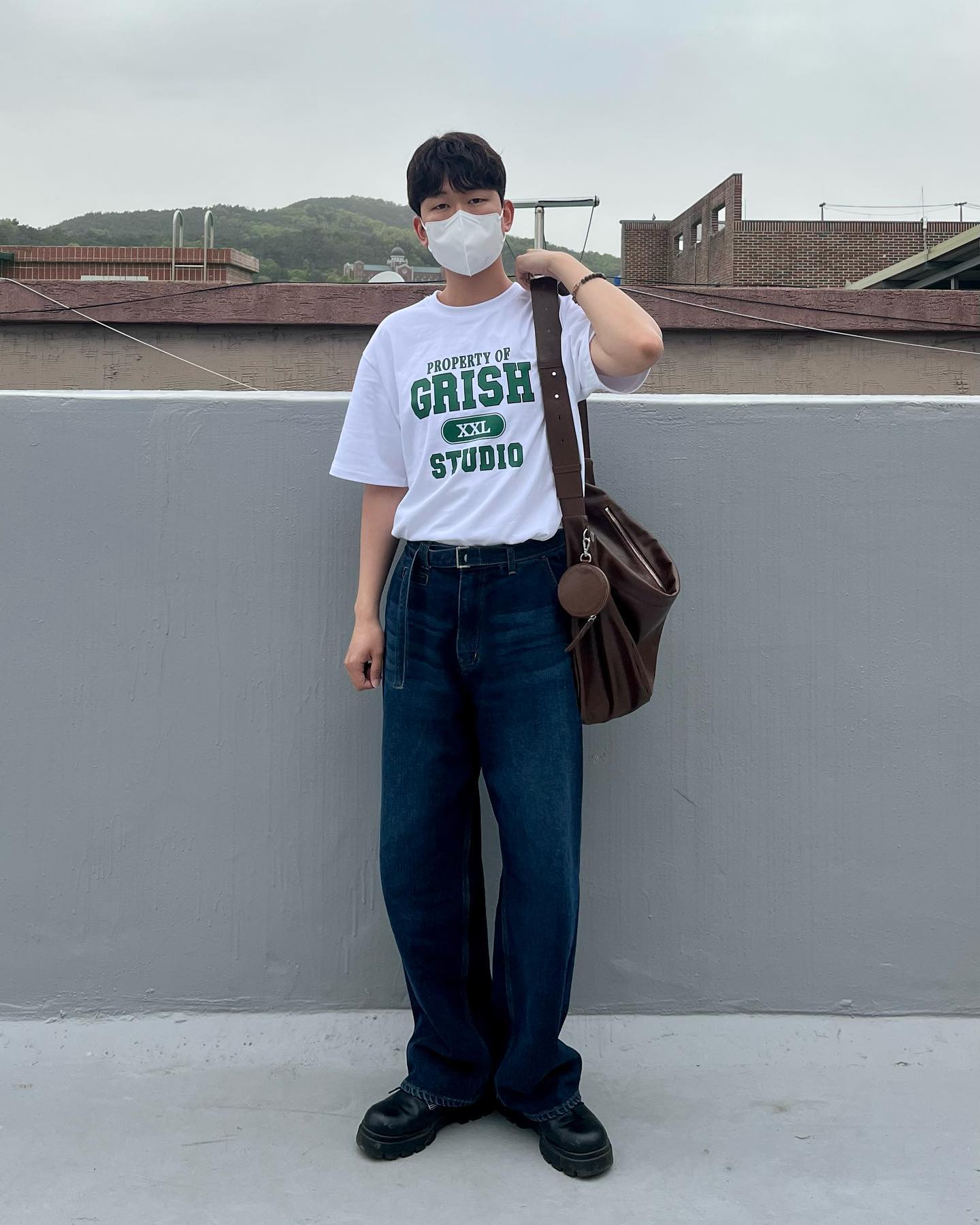 #협찬 #grish 

grish_official 에서 이쁜 로고 티셔츠를 보내주셨습니다!

착용감이 너무 좋아서 날이 좀 쌀쌀했는게도 이 옷 입고 하루 보냈네요 올 여름 교복처럼 입고 다닐 것 같습니다😆 
좋은 기회를 제공해주셔서 감사합니다.