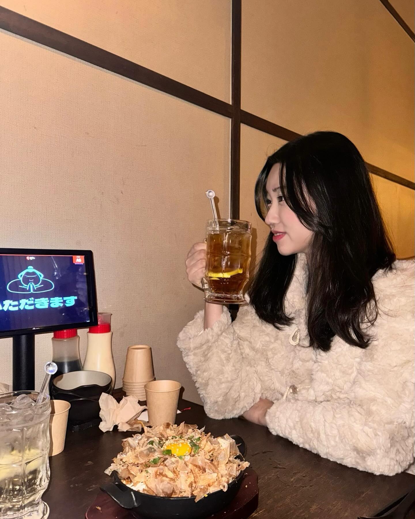 📍교동 술집 이타다키마스🙏
일본 전통가옥 같은 가게 외관〰️
숯불향 가득한 모듬꼬치 주문 필수❕
- 닭정육, 닭목살, 닭날개, 근위, 안심, 똥집, 염통, 츠쿠네 8종류
하이볼이랑 찰떡궁합💛
오코노미야끼는 계란 노른자를 톡~ 터뜨려 
가쓰오부시랑 같이 먹으면 하이볼이 술술😵
.
.
.
.
.
#대구교동
#대구교동맛집 #이타다키마스 #대구핫플 #대구현지인 #대구이자카야#대구교동술집 #교동이자카야 #동성로 #동성로맛집#동성로술집#대구교동이자카야 #교동술집 #대구가볼만한곳추천 #현지인맛집추천 #오코노미야키맛집 #오코노미야키