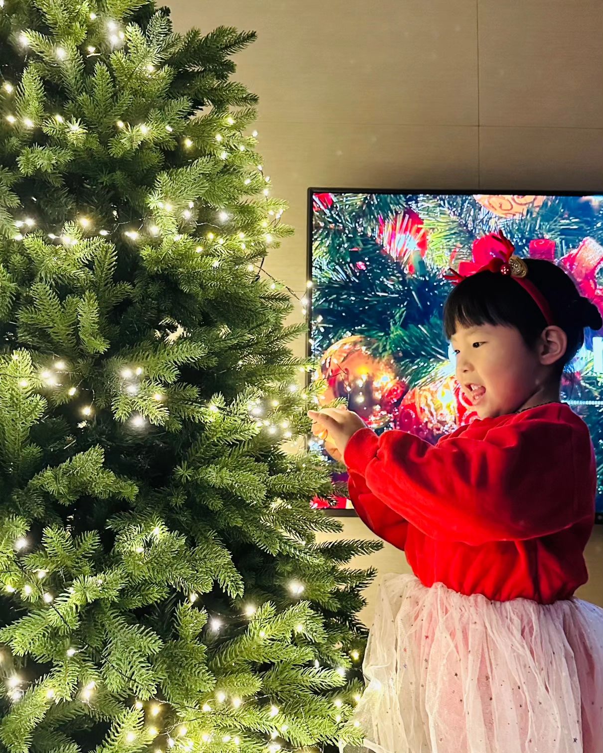 🎁 𝕄𝕖𝕣𝕣𝕪 ℂ𝕙𝕣𝕚𝕤𝕥𝕞𝕒𝕤 🎁
급 모인 크리스마스 파티에 산타할아버지가 뿅 !
아직 산타를 믿어주는 8공주들~ 햅삐 크리스마스 🩷✨️✨️

#삼촌산타등장에신난공주들
#앞으로도사이좋게지내자