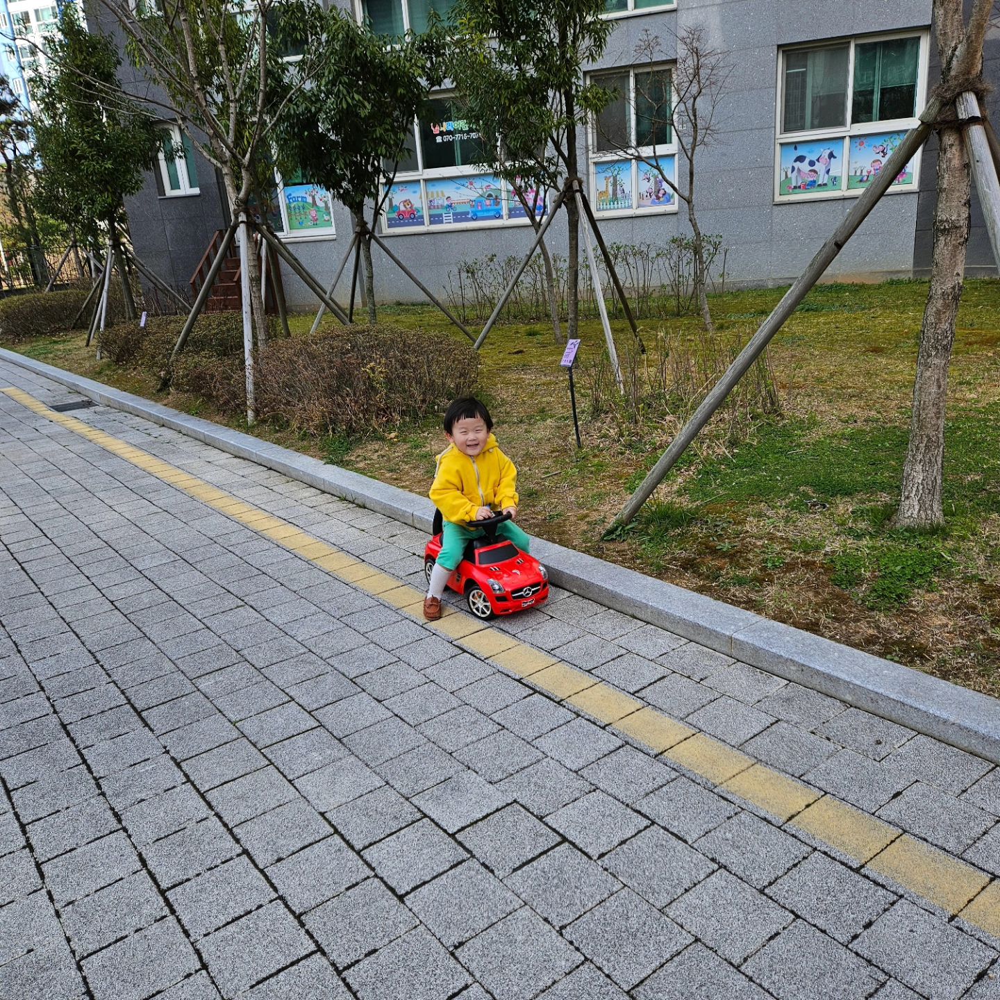 주말♡

비온다더니 찐봄날♡
아파트 구석구석 휘저어라ㅋㅋ
목적지 내릴때마다 한놈씩 기절이어서
뭔가..똥들싼느낌...?

#주말 #내일은 #동굴탐험
#언넝자라