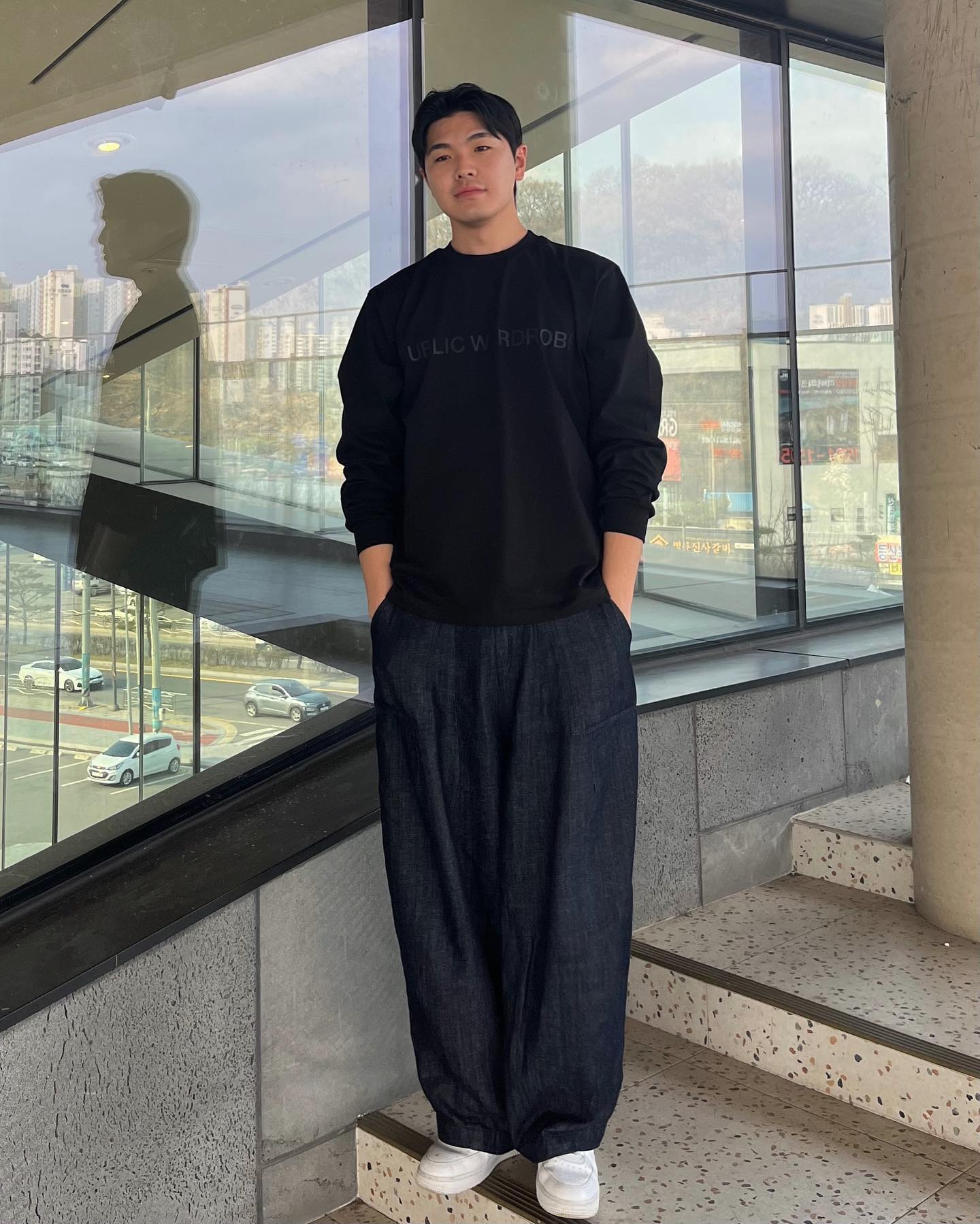 #협찬 public.wardrobe public.wardrobe_work 
은은하게 보이는 프린팅이 뽀인또🖤

#퍼블릭워드로브 #어반워크웨어 #남자티셔츠 #로고티셔츠