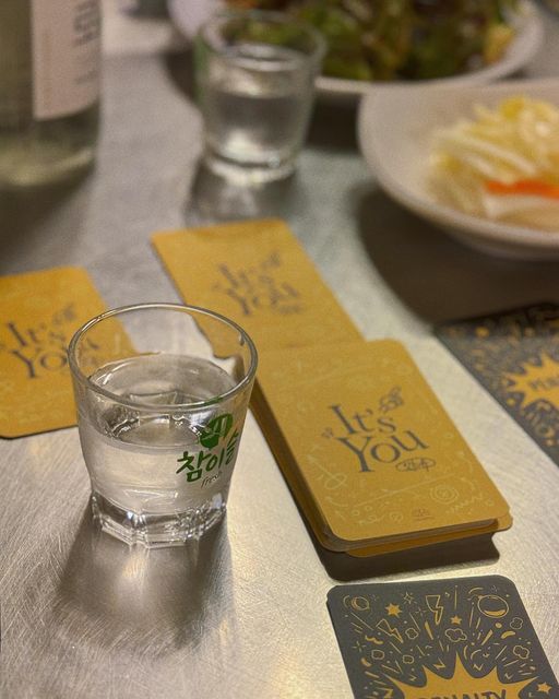  🤍 on Instagram: "#협찬 #광고

서로의 이미지를 맞추면서 벌칙을 수행해야하는
벌칙 이미지 게임 🔥

주어진 질문 카드에 가장 많이 지목된 플레이어는 
흥미진진한 벌칙을 수행해 각잡고 놀고싶을 때
유용할 것 같아요? 😆

아주 흥미진진한 질문카드들이 많았다 ~ 
ㅋㅋ잊지못해

네이버 마인드플레이
https://smartstore.naver.com/mindplay/products/10107639470

#광고#대화게임#소통게임#술게임#벌칙게임#이미지게임#술자리게임#친목게임#친교게임#게임놀이#벌칙카드#보드게임#지목게임#레크레이션게임#아이스브레이킹#파티게임#연말게임#연말놀이#모임#파티용품#연말모임"