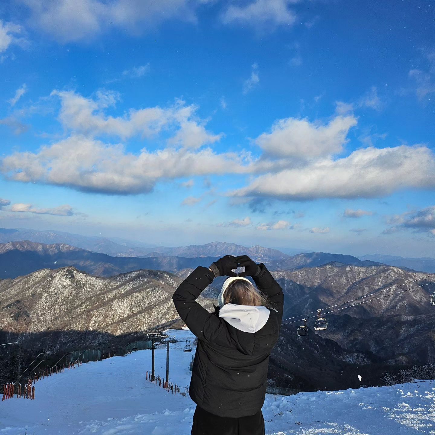#무주 #덕유산 #곤도라 
질리도록 눈이랑 놀아따 ❄️

빼터리 방전으오 저녁에는 사진 못찍은게 아쉽..
다음에 무장하고 같이 갈 파티원 구합니다.(4/2)