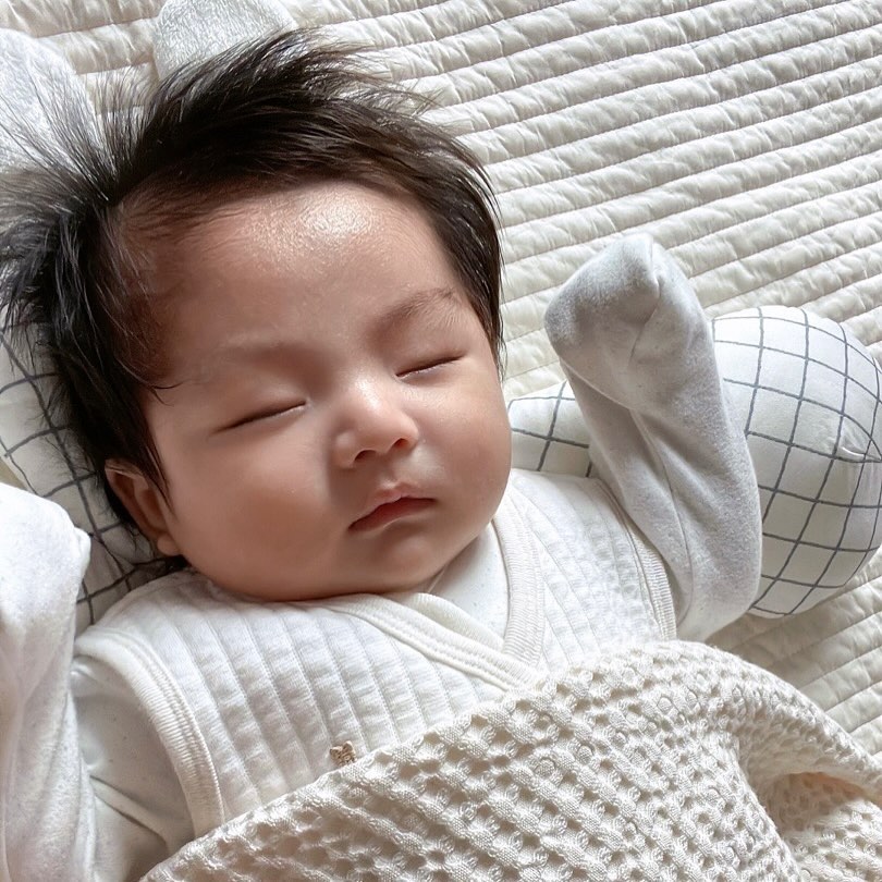 🩶
이때나 지금이나 자는 모습은 너무 예쁘다🥹
#아기천사 #추억소환 #잘때가젤이뻐