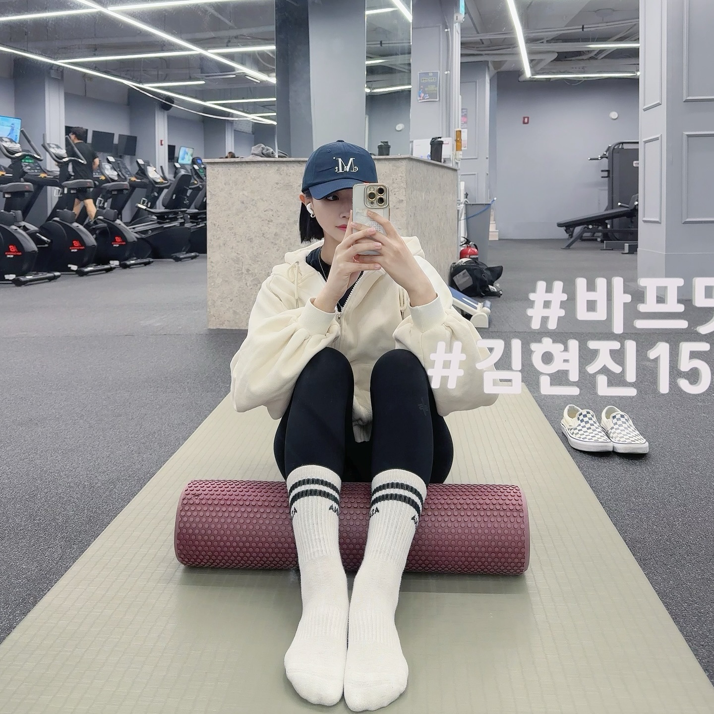 2024.01.26
오운완🏋🏻‍♀️

필라테스 가고싶었지만 하루종일 집에서 뒹구느라 난리나버린 머리때메 모자 눌러쓰고 헬스만 다녀오기,,,
쉬는날을 너무 즐기지 말쟈,,

#헬린이#헬응애#헬린이그램#다이어트#헬스장#운동#식단#운동일기#운동복#헬스타그램#필라테스#협찬#일상#daily#오운완#운동하는여자#운동기록#운동소통#운동스타그램#운동하는직장인#헬스녀#아이폰15