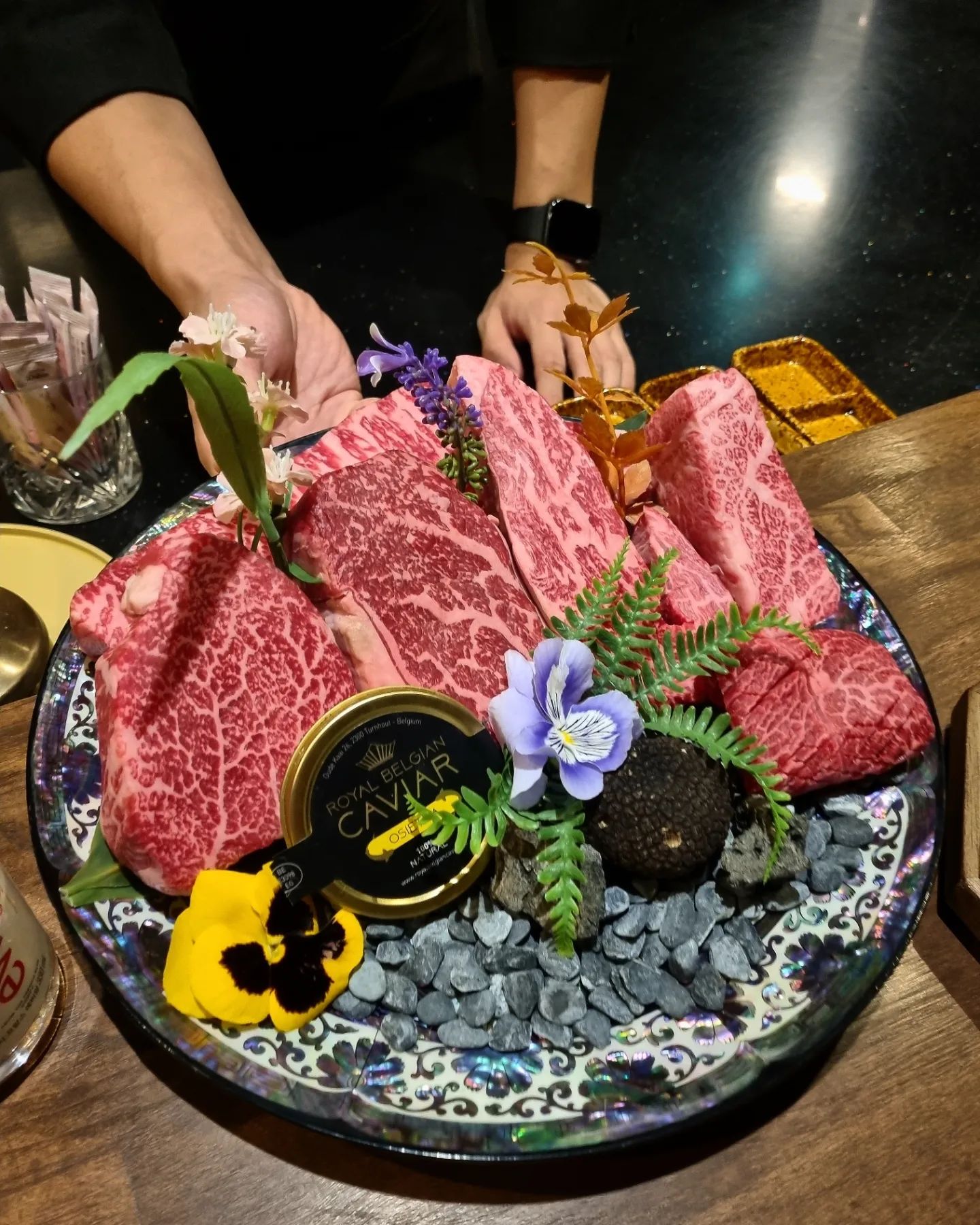 ⠀
눈과 입이 즐거웠던 우마카세! 🐮🥩
뭐 하나 빠지는 거 없이 죠아뜸👏👏
클쑤마스 트리와 캐롤에 분위기도👍
⠀
⠀
⠀
⠀
⠀
⠀
⠀
#오이소
#한우오마카세