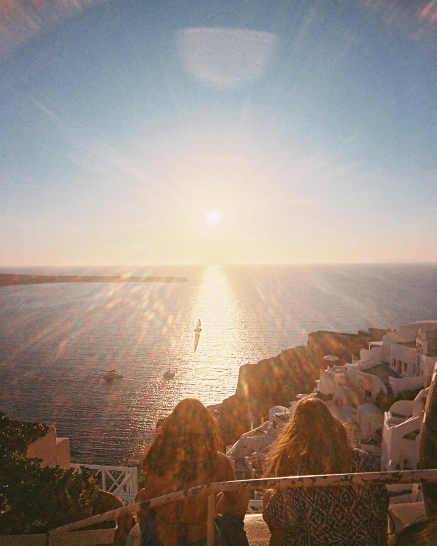 🌞🇬🇷 #santorini #santorinioia #oia #oiasunset #santorinisunset #filmphotography #greece #greecesantorini #그리스 #그리스산토리니 #산토리니 #산토리니여행 #산토리니이아마을 #필름카메라 #필름사진 #필카 #유럽 #유럽여행