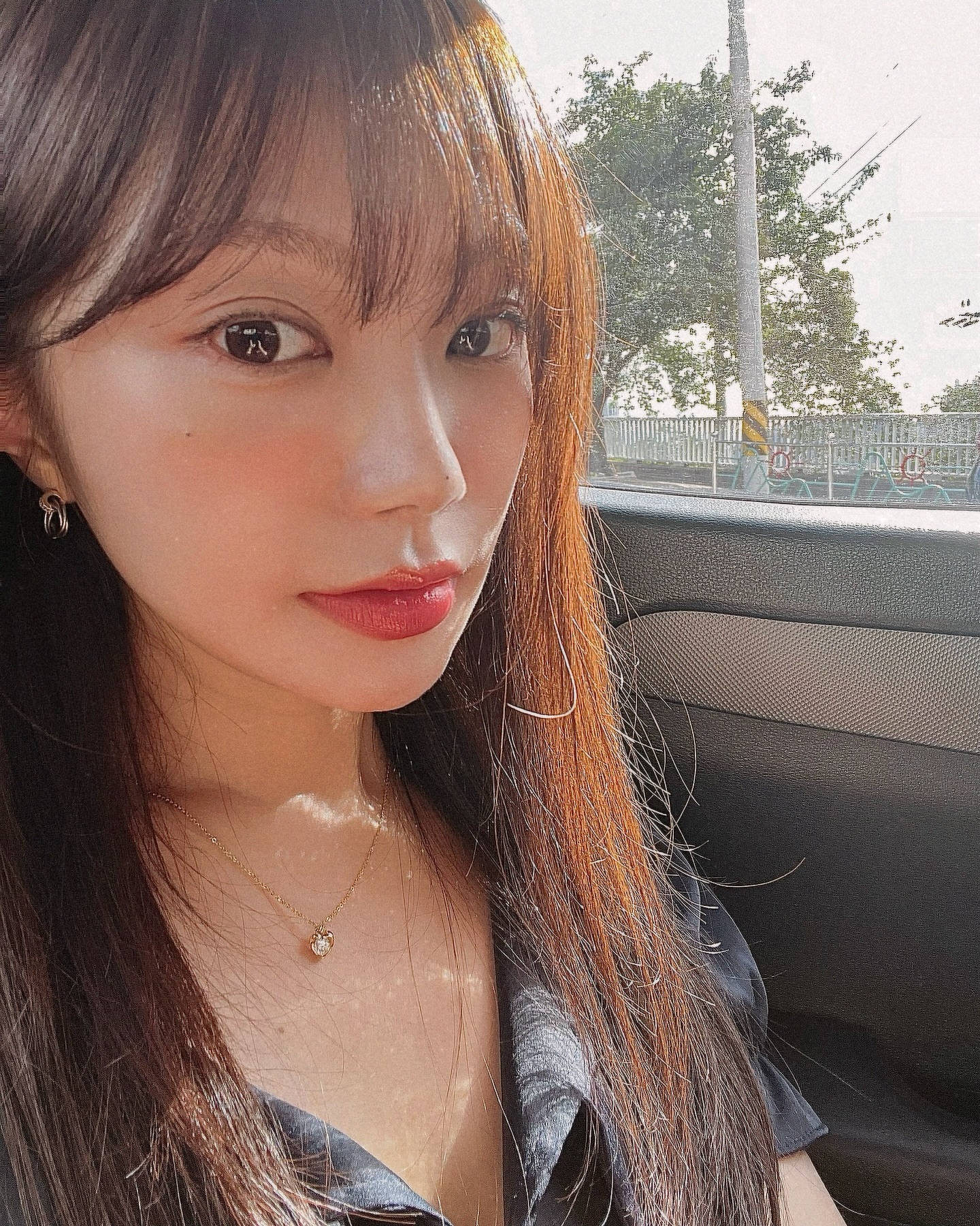 뚱보균 -2kg 퇴치 되니 살아난 이목구비 / 생머리 즐겨 보는 중 / 단발 아직도 고민 ㅋ 풉 ㅋ