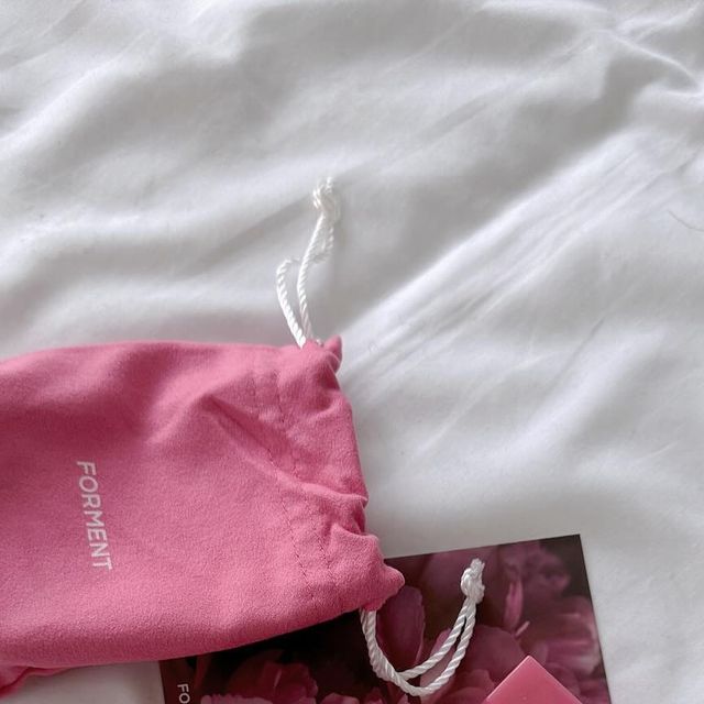 미소의세상 / MOV25.1♥ on Instagram: "#광고 보자마자 반해버린 포먼트 시그니처 벨벳허그 향수 패키지🩷 @forment_official 지난 겨울에 완판 된 퍼퓸 + 벨벳 립 기획세트와 솔리드 퍼퓸까지 크리스