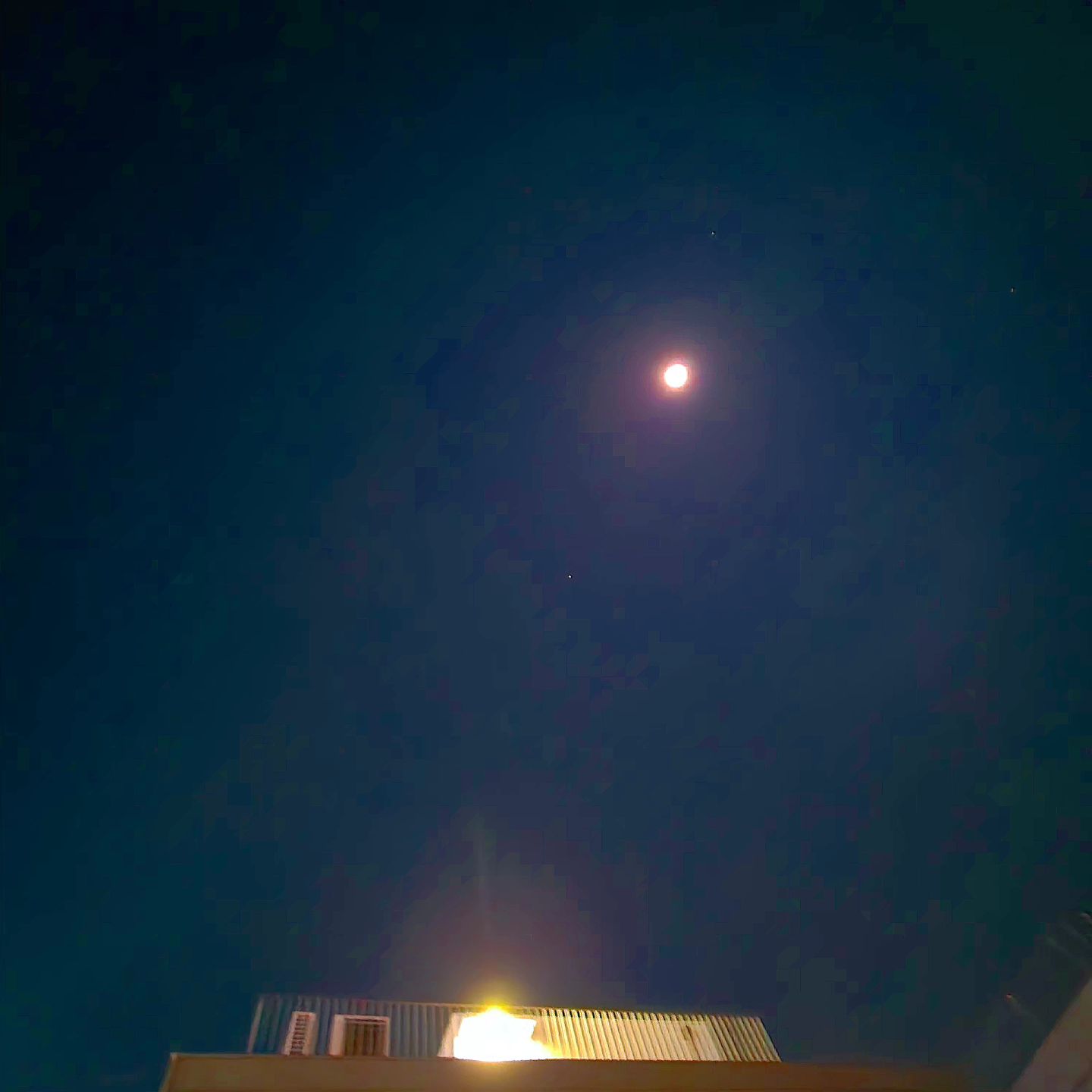 달 과 
아경이 
이쁘다.
.
.
헤헤 🤭🤭
.
.
#달 #moon #밤야경🌙 #좋아하는것 #일상