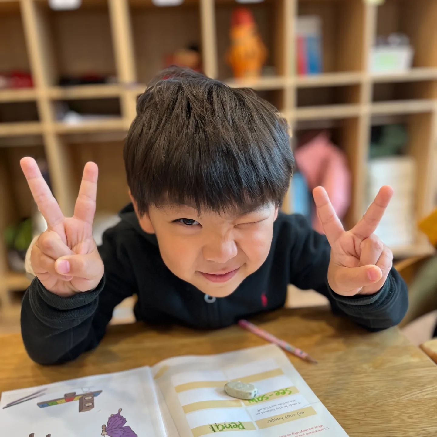 .
어제 일찍 출근하고 늦게 퇴근하고 오늘 또 일찍 출근
까까랑 제대로  대화한지 40시간이 넘어가는 중
우리까까 보고싶다
.
어제 잠깐 깨서 '아 나 영어숙제 안했는데 어떡해요?'라는 까까
기특해~ 해야된다 생각한 것 만으로도 멋져 🌟 
.
.
.
#알콩달콩빙글이네 #까까그램 #둘째스타그램 #아들스타그램 #워킹맘육아 #워킹맘일상