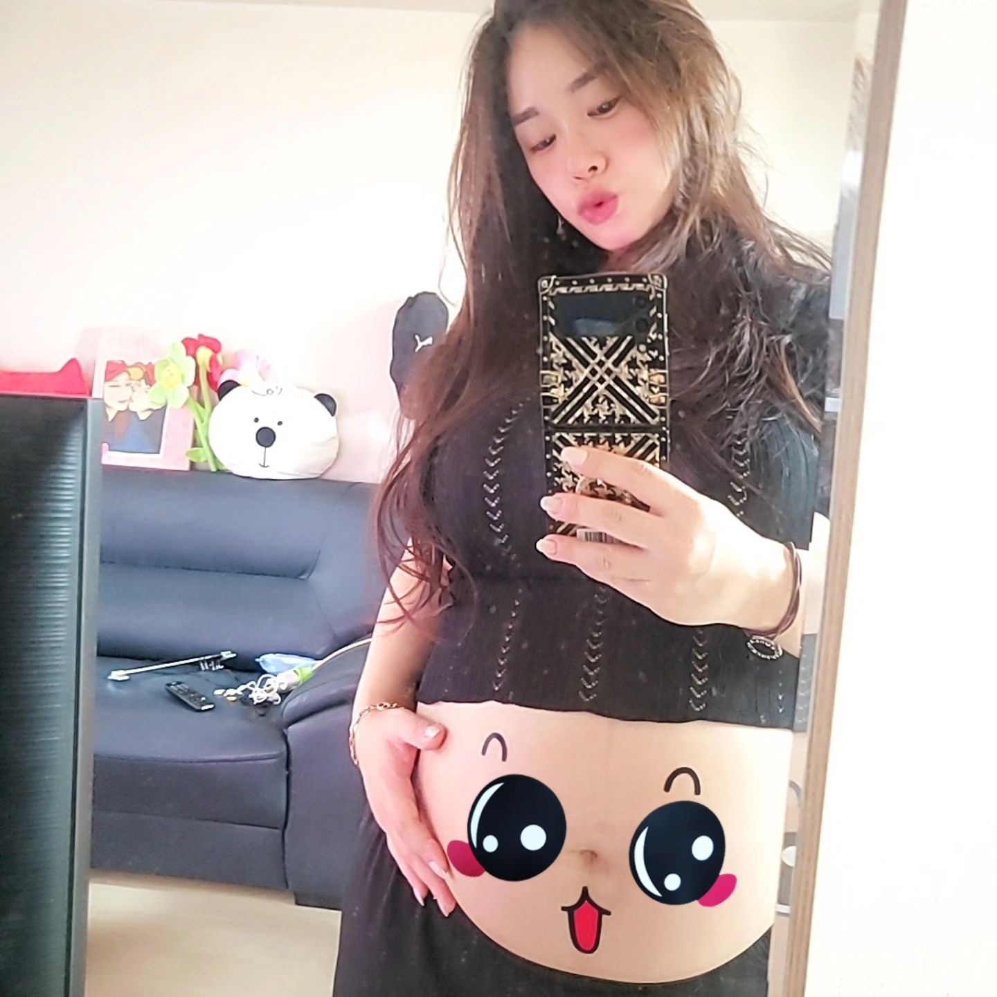 임신 28주차.
한방이 1kg 조금 넘었는데
내 배는 이미 만삭^^

다행히 10월 초 진료본거랑 몸무게는 늘지 않았다.
두달남았다 제발ㅠ
레몬물 맨날 먹었더니 좀 가벼워진 느낌? 
그래도 내몸뚱이는 무겁..ㅋㅋ

요즘 한방이가 갈비뼈를 주먹으로 때리는거 같아
너무아픔...(°_°)
다음주는 만삭촬영~