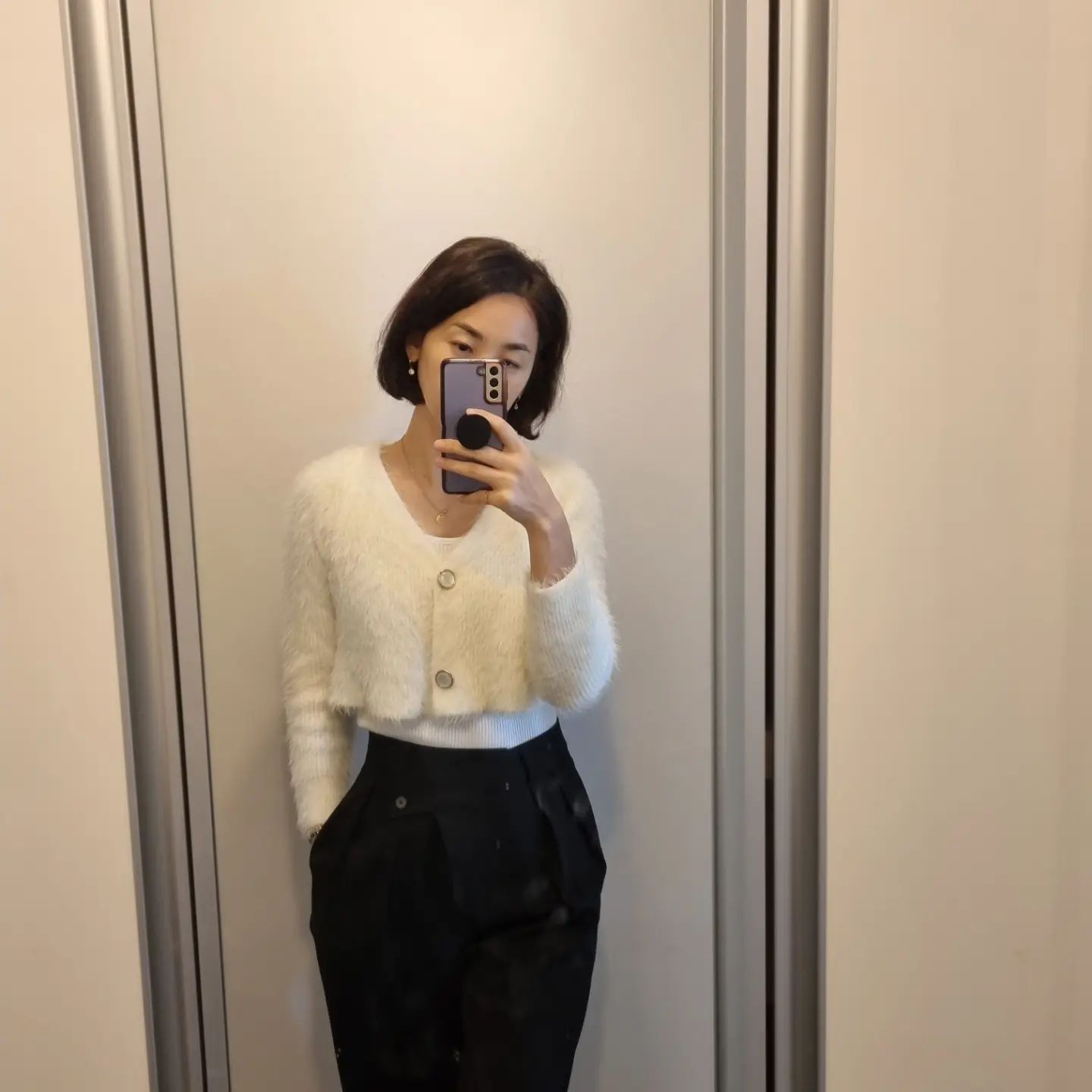 오늘의 MIMI출근룩

날이 쬐금 풀렸네.. 
살짝 더운 코디!!

#출근룩
#뭐입지그램
#가디건코디
