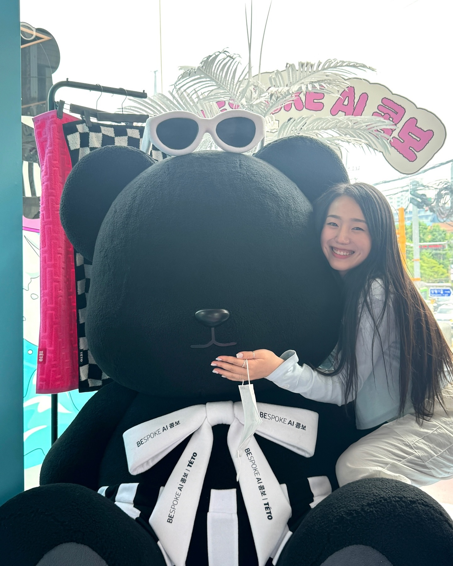 자이언트 테토베어 넘 귀엽당🐻🖤🖤
비스포크쓰면 테토 수건처럼 뽀송해지나?🫧

#20240719 #테토 #테토플래그십 #테토플래그십스토어 #성수 #성수핫플 #성수핫플레이스 #성수가볼만한곳 #비스포크AI콤보 #TETO #뽀송썸머AI콤보이벤트 #삼성전자이벤트