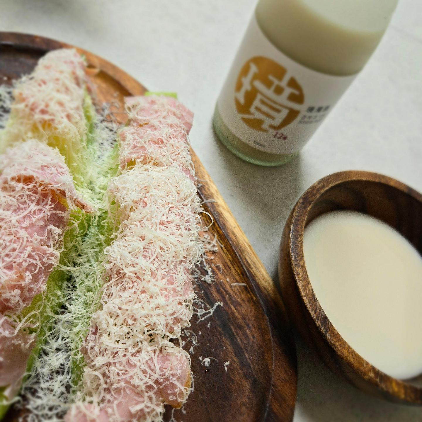 🥛
.
➡️ 경탁주

성시경 막걸리 경탁주👍
11시 오픈 시간에 구매 성공! 

한번에 딱 2병만 구매가능이라 아쉽~

여보비랑 먹었는데 오~! 맛있다 맛있오~😋
얼음없이 진~하게 먹는게 더 맛있었다🤗

_
#경탁주#막걸리#맛있는#막걸리추천#성시경막걸리 #오늘뭐먹지#먹