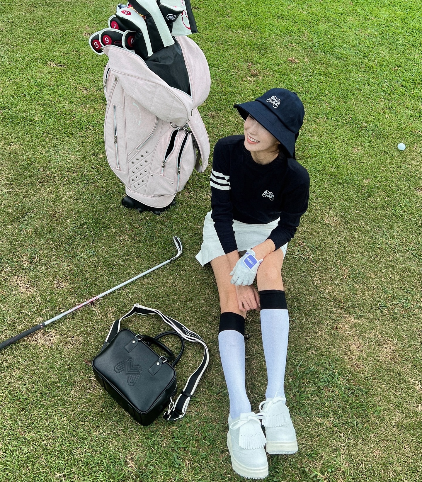 #광고 마틴골프와 함께 가을시즌 스타트 💙🫶🏻
martine.golf 
너무예쁜 풀셋은 입기만해도 설레쟈나 
너무 예쁜 니트는 요즘 데일리로도 자주입는중 
가을골프는 마틴골프와 함께 ⛳️❤️
