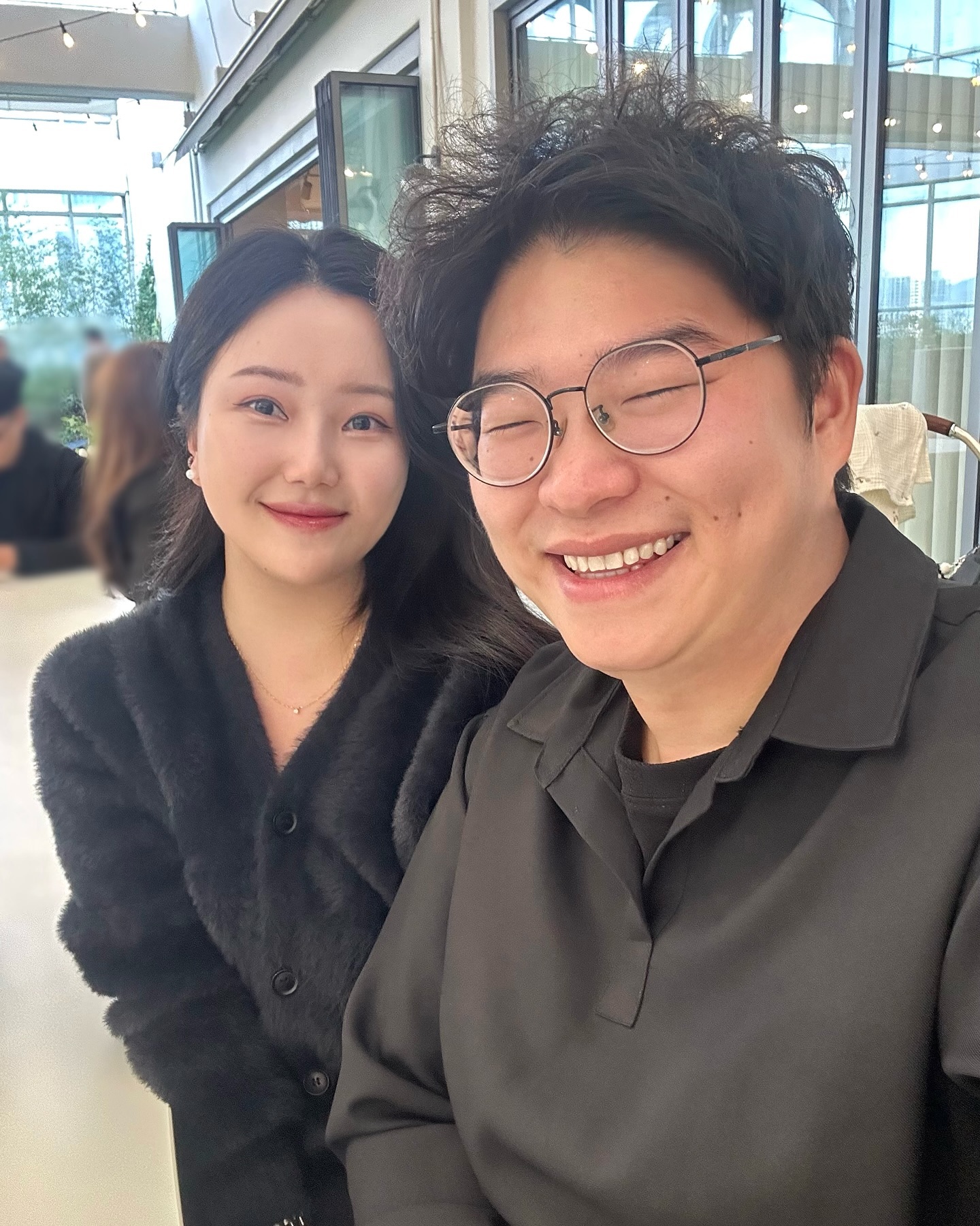 결혼식 많은 요즘
문득 우리 결혼한지 만 6년이 다되어간다는 사실에 경악을 금치못함….

#결혼식시즌 #센텀나들이