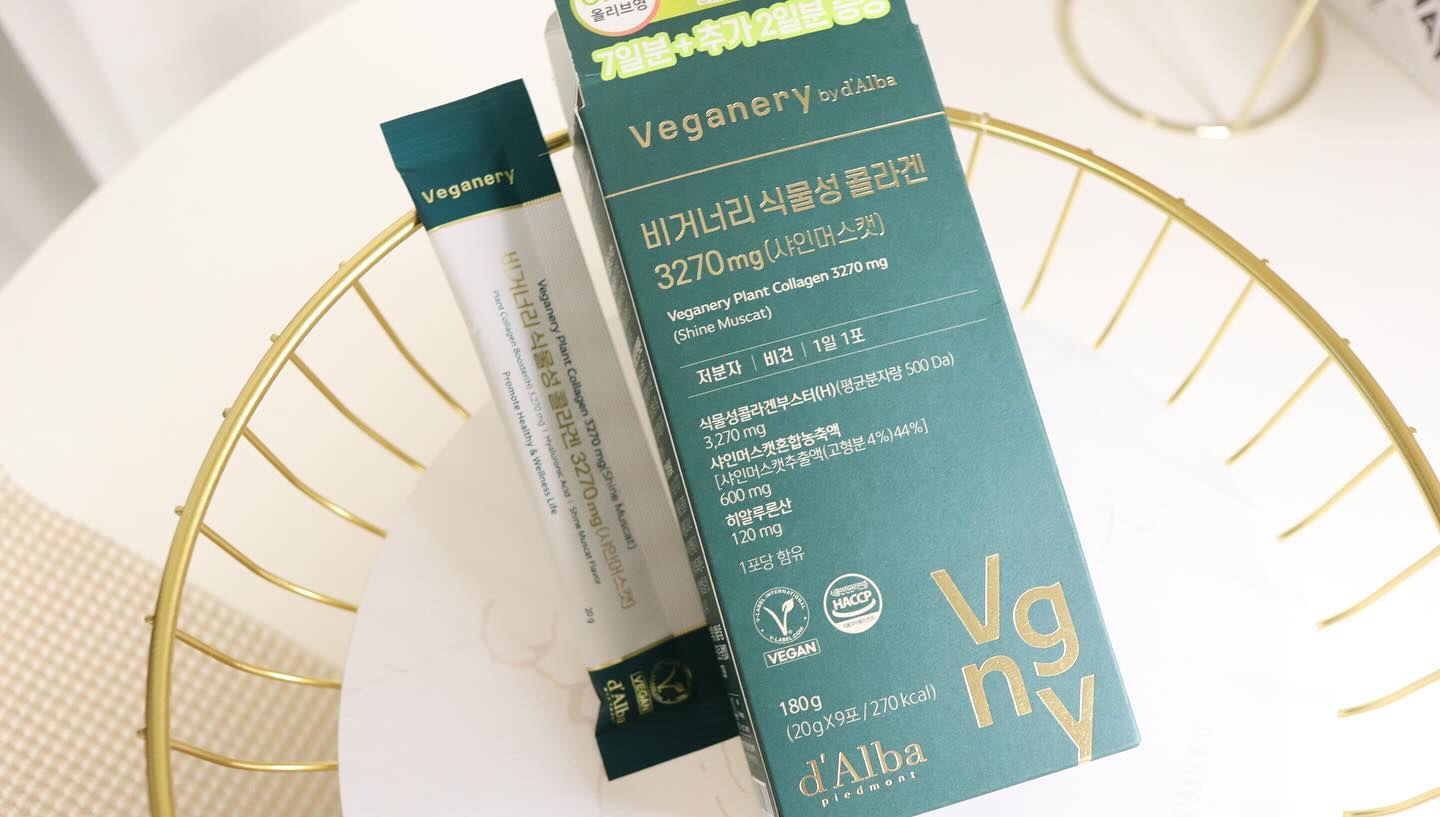 #광고 veganery_official

요즘 콜라겐 많이들 챙기시더라구요 👌
저 또한 피부관리를 위해서 콜라겐 섭취해요 

제가 섭취하는 콜라겐은 식물성 콜라겐 부스터 3270mg가 함유된
채식주의자 중 비건까지 섭취가능한 콜라겐 부스터 젤리라는 것!!!

특히나 이 안에는 500달톤 이하 저분자로 흡수가 빨라요❤️

비건 제품 찾으시는분 많던데 정말 딱이죠🎶

또한 320가지 잔류 농약 검사 통과 및 미세 플라스틱, 중금속, 방사능에서
안전하고 건강한 깨끗한 비건 콜라겐🙌

간편하게 1일 1포 섭취하면서 관리하는 먹는 콜라겐이에요 ❤️❤️❤️

저는 달바 비건콜라겐으로 피부관리하고 있는데 너무 좋아요😊🥰

#비거너리 #veganery #달바 #비거너리콜라겐부스터
#달바콜라겐부스터 #식물성콜라겐부스터
#비건콜라겐부스터 #콜라겐추천 
#4세대콜라겐부스터 #맛있는콜라겐부스터