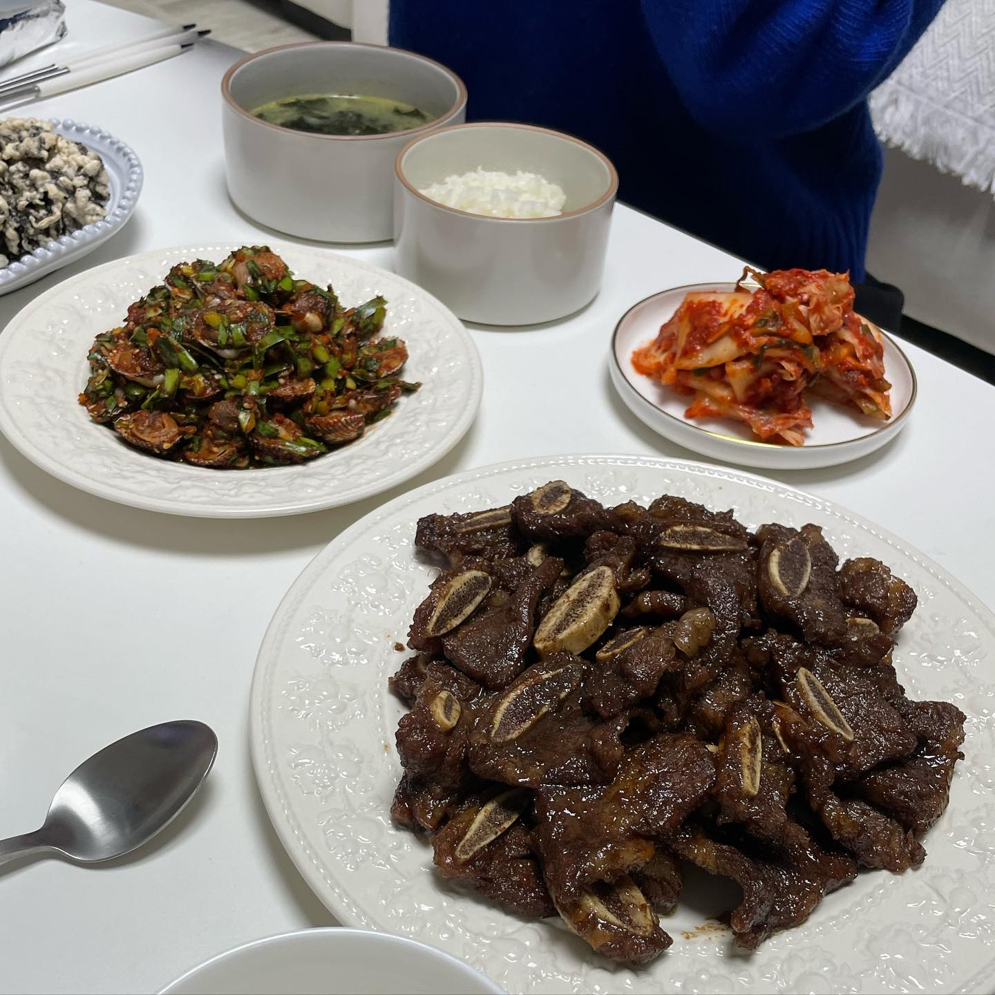 만나면 제일 편하고 일년치 웃게되는 친구들💛
귀여운 방명록까지,, 이제 #서른
#LA갈비
#꼬막무침 
#김부각
#미역국