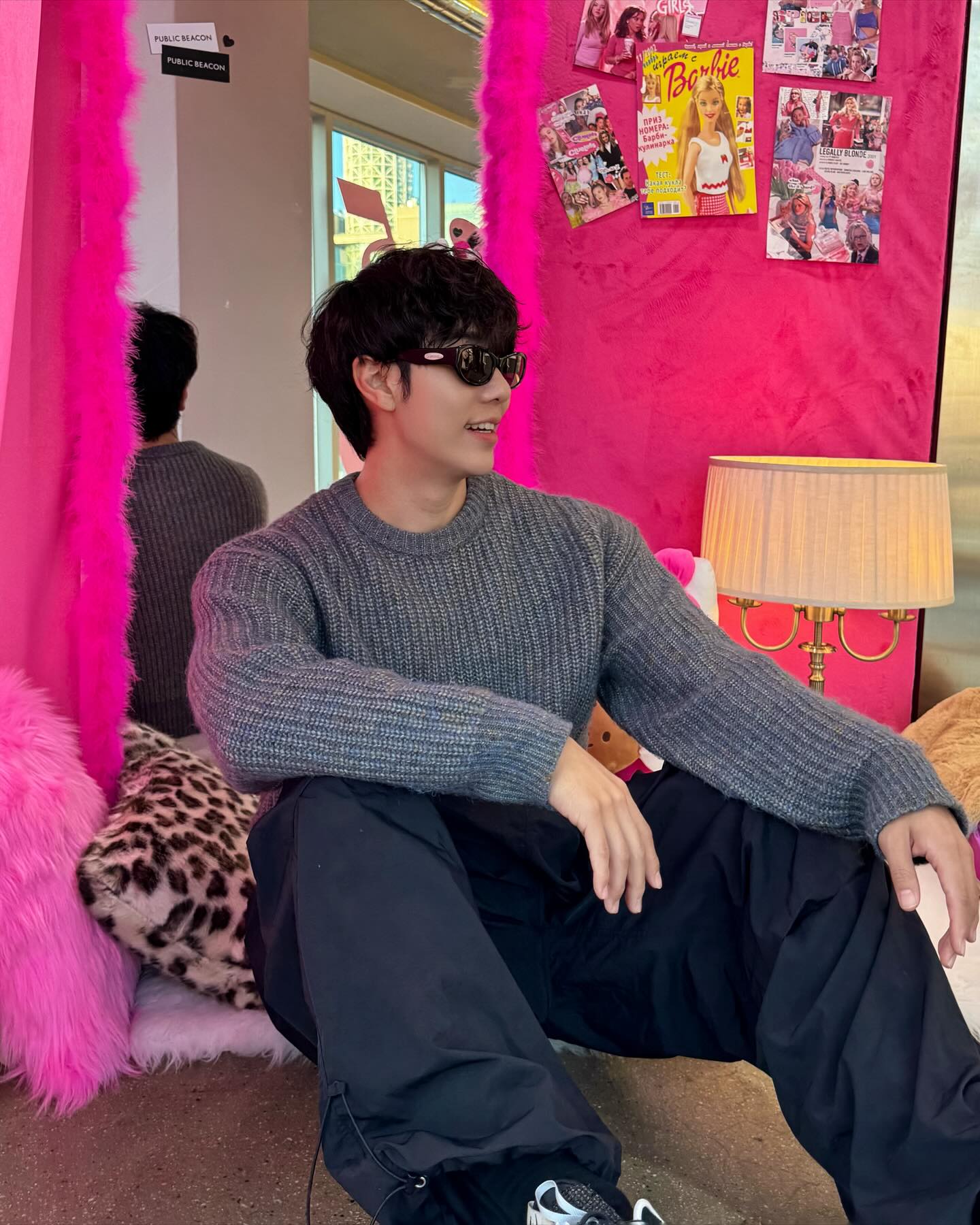 #광고 
publicbeacon publicbeacon_mag
1월 7일 (화) 키스오브라이프와 함께한 '퍼블릭비컨' 25년 메인컬 렉션 <Glow on!> 이 오픈 됩니다!!!
웨어러블 기반의 트렌디한 아이웨어를 선보이는 퍼블릭비컨 (PUBLIC BEACON)이 '키스오브라이프'를 전속모델로 발탁하여 더욱 더 트렌디한 25년 메인 컬렉션을 만들었다고 합니다!!
#키스오브라이프 '이글루 챌린지'에 빠지지 않고 등장하던 선글라스가 바로 퍼블릭비컨의 제품🙊🙊
25년 메인 컬렉션 메시지는 〈Glow on! 그 어떤 순간에도 나만 의 빛으로!> 라는 타이틀로 타투에서 영감을 받아 스스로를 사랑하 고 존중하며, 타인의 시선에 구애 받지 않고 자신만의 스타일을 추 구하는 젊음의 문화를 표현했다고해요!
그 어떤 순간에도 나만의 빛으로 빛내 줄 퍼블릭비컨의 글로우 온 컬렉션!!
더욱 자유로운 감성을 담아 트렌디한 개성이 가득한 퍼블릭비컨 신 상품은 1월 7일 (화) 퍼블릭비컨 공식 홈페이지를 통해 오픈 된다고 하니 다들 많관부😆
#퍼블릭비컨 #퍼블릭비컨선글라스 #퍼블릭비컨안경 #키오프안경 #키오프선글라스 #이글루선글라스 #eyewear #sunglasses